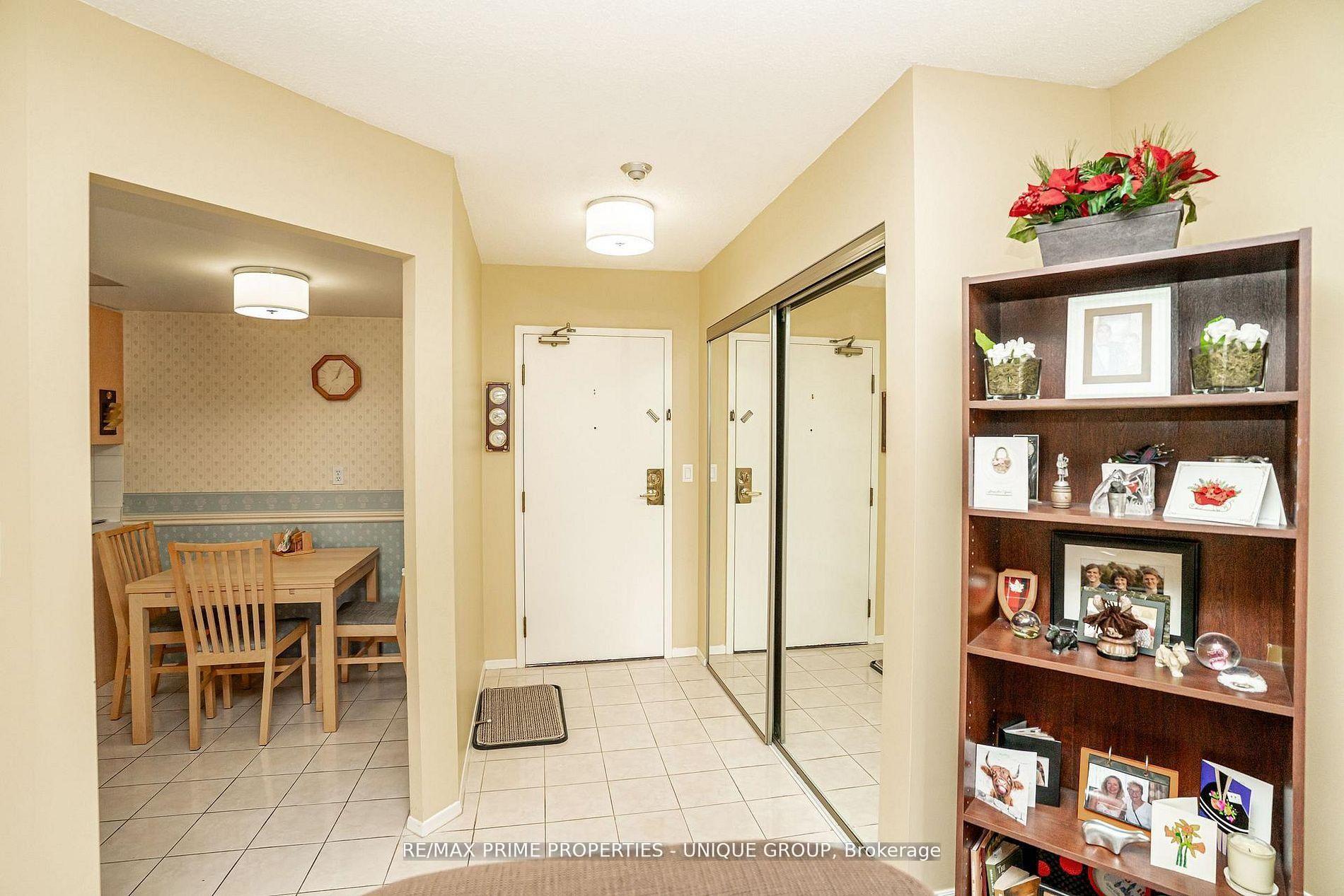 Photo 9 of Unit 209, 33 Weldrick Road E, Richmond Hill, Observatory — HOMEH