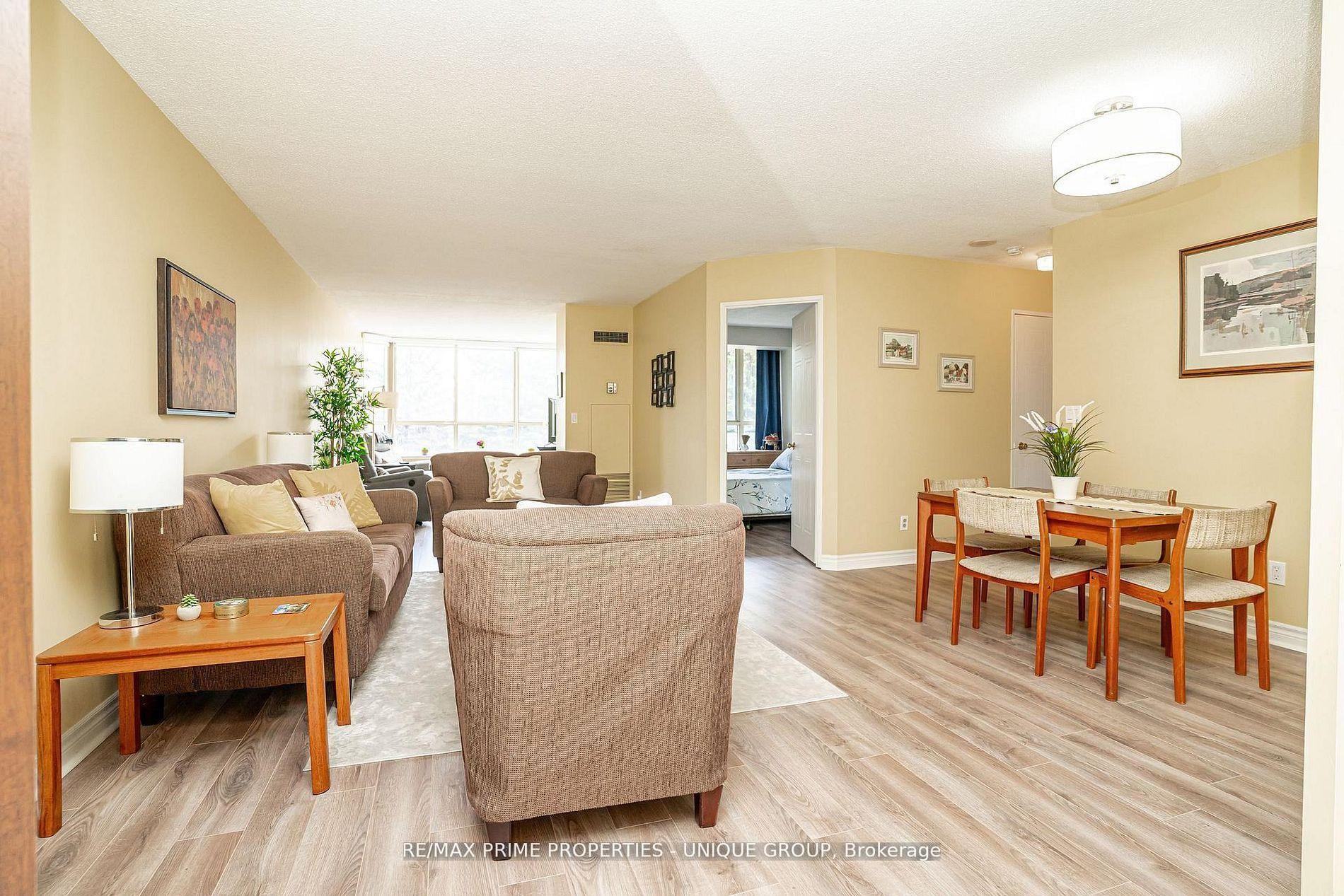 Photo 10 of Unit 209, 33 Weldrick Road E, Richmond Hill, Observatory — HOMEH