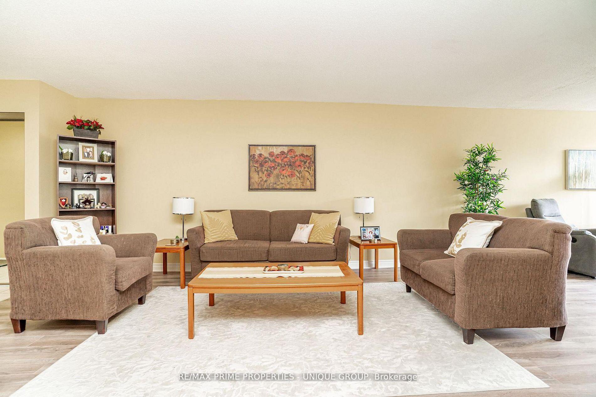 Photo 11 of Unit 209, 33 Weldrick Road E, Richmond Hill, Observatory — HOMEH