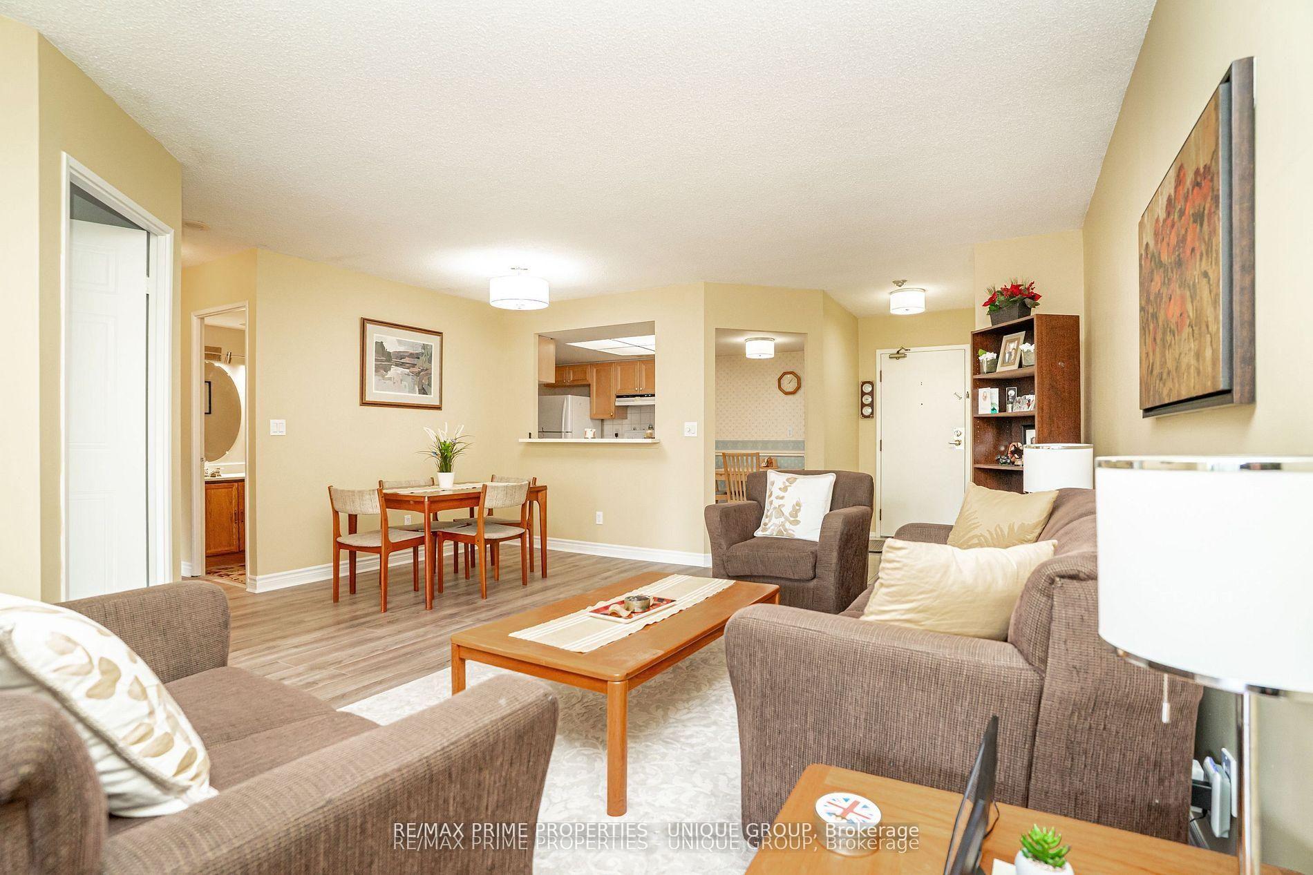 Photo 12 of Unit 209, 33 Weldrick Road E, Richmond Hill, Observatory — HOMEH