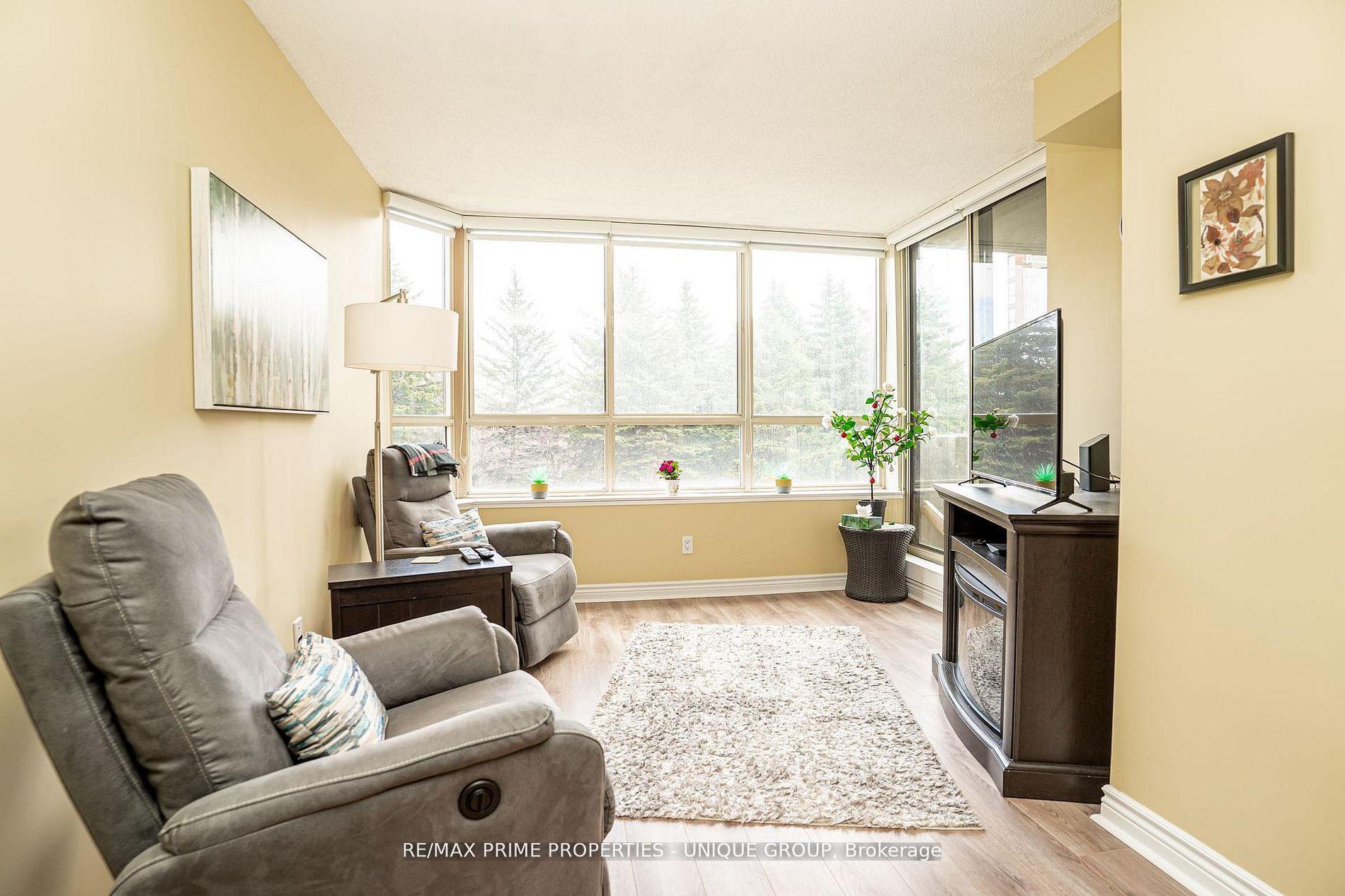 Photo 13 of Unit 209, 33 Weldrick Road E, Richmond Hill, Observatory — HOMEH