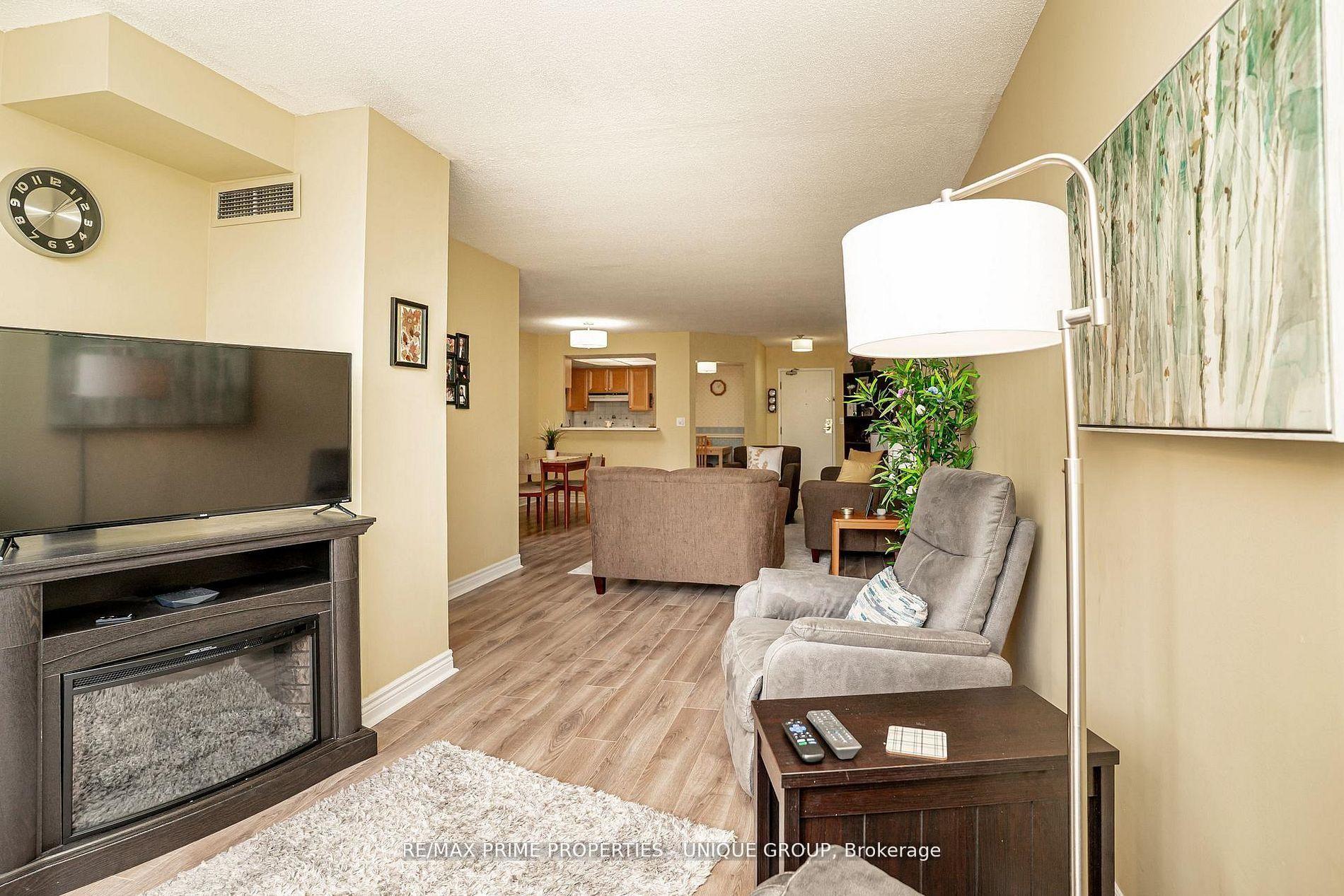 Photo 14 of Unit 209, 33 Weldrick Road E, Richmond Hill, Observatory — HOMEH