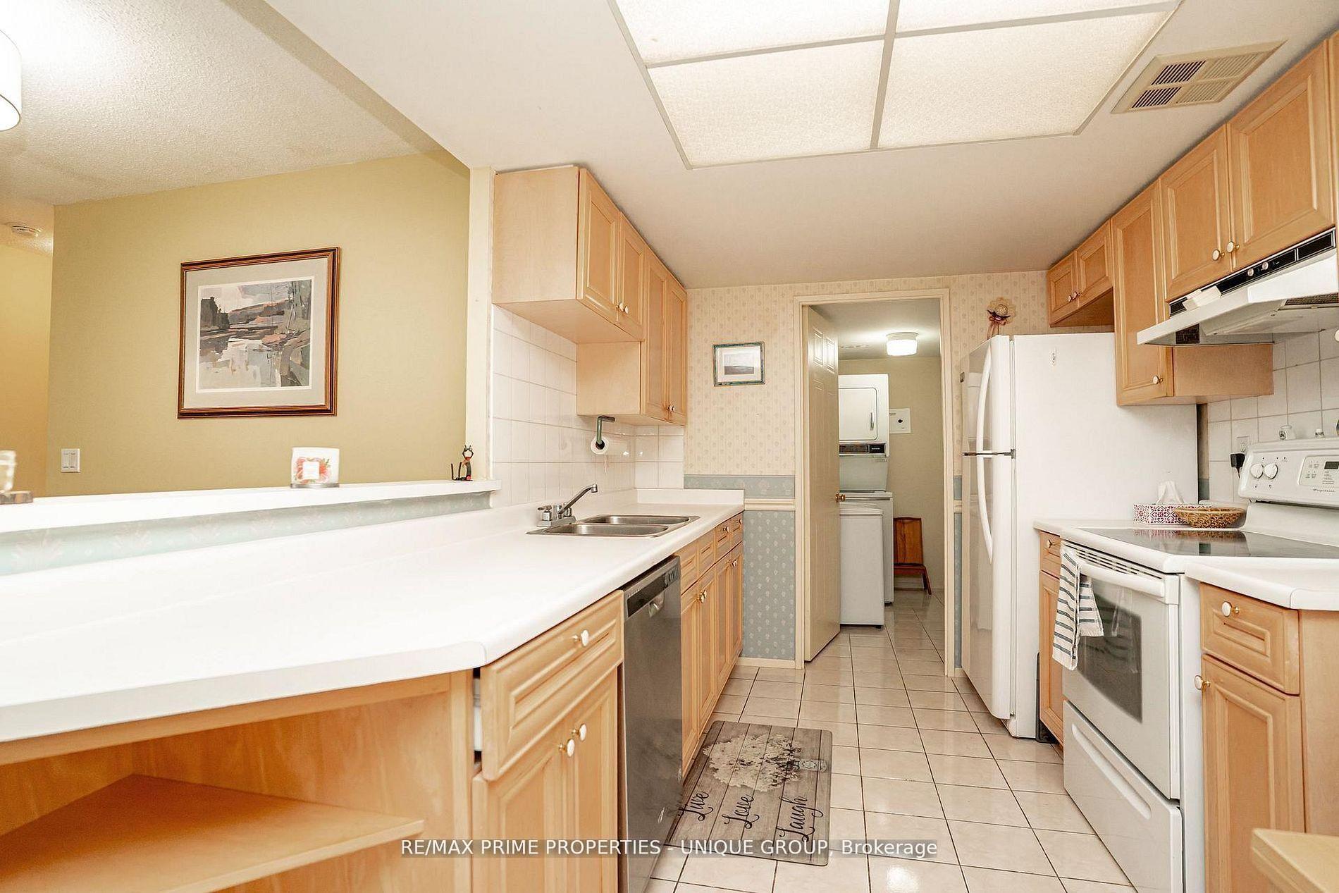 Photo 17 of Unit 209, 33 Weldrick Road E, Richmond Hill, Observatory — HOMEH