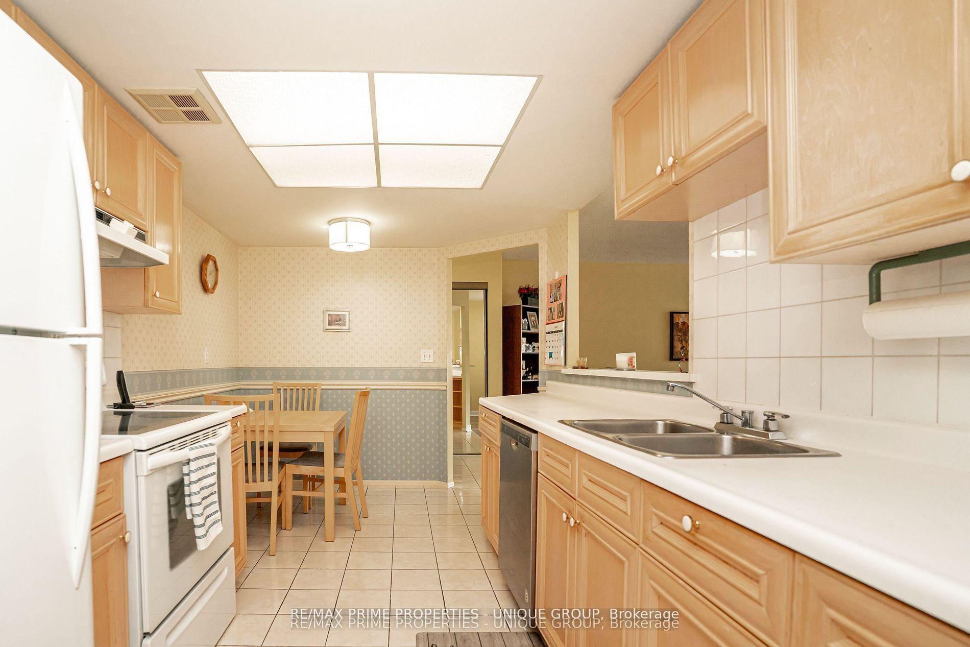 Photo 18 of Unit 209, 33 Weldrick Road E, Richmond Hill, Observatory — HOMEH