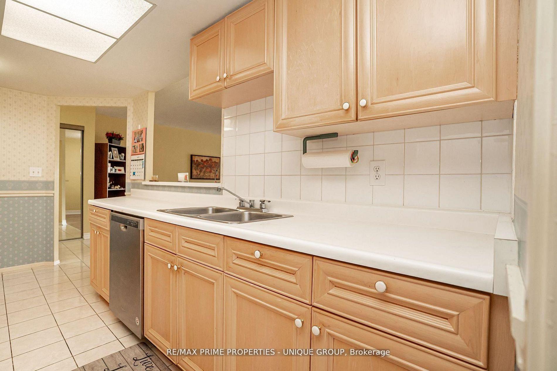 Photo 19 of Unit 209, 33 Weldrick Road E, Richmond Hill, Observatory — HOMEH