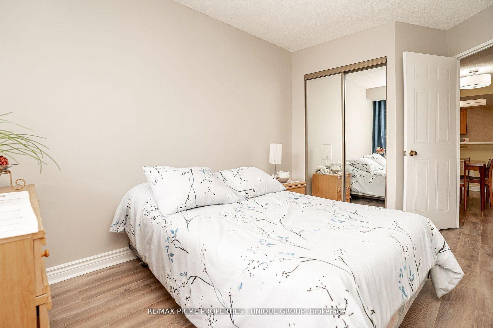Photo 23 of Unit 209, 33 Weldrick Road E, Richmond Hill, Observatory — HOMEH