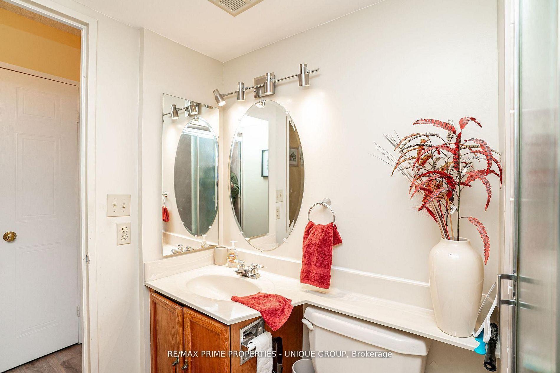 Photo 25 of Unit 209, 33 Weldrick Road E, Richmond Hill, Observatory — HOMEH