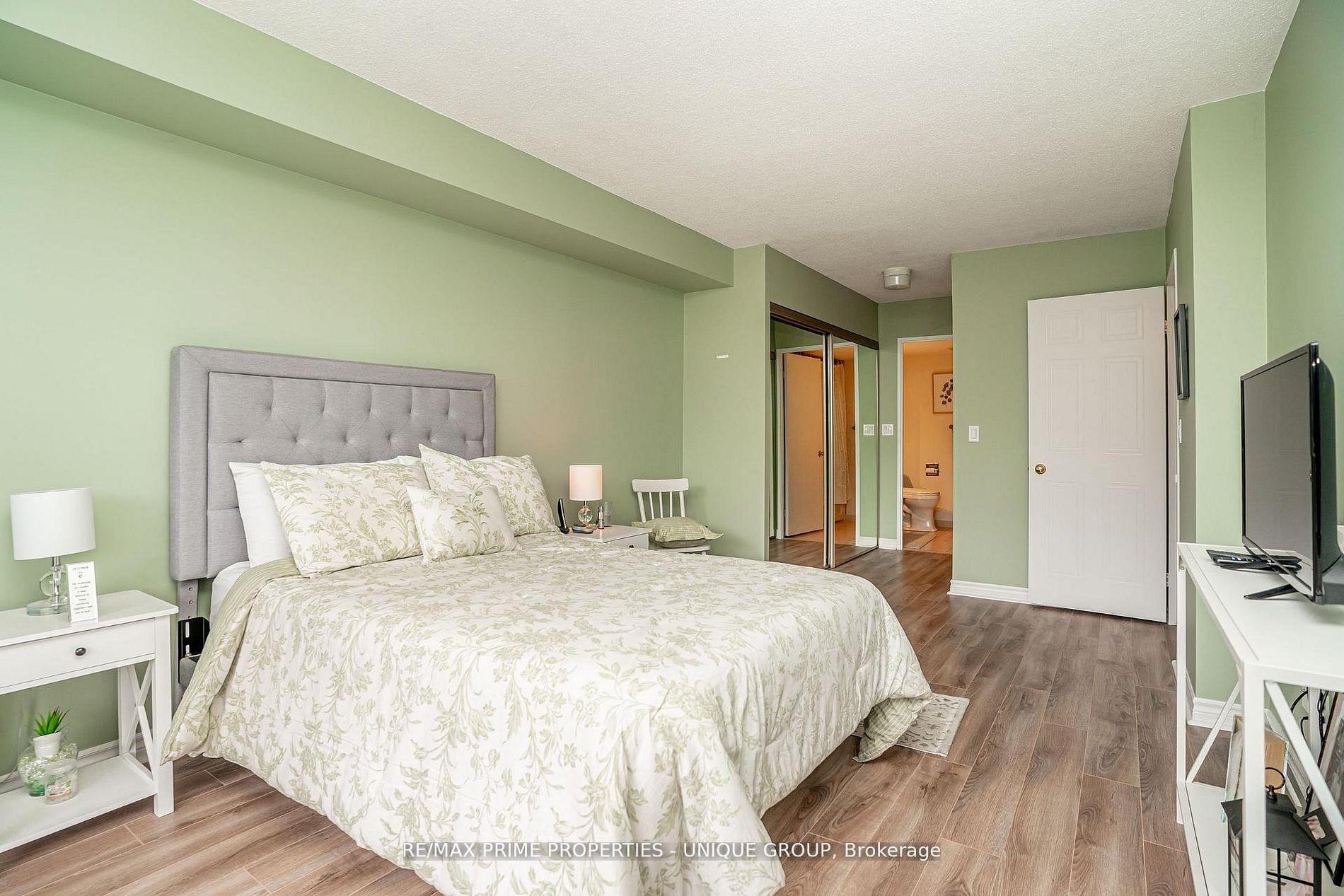 Photo 27 of Unit 209, 33 Weldrick Road E, Richmond Hill, Observatory — HOMEH