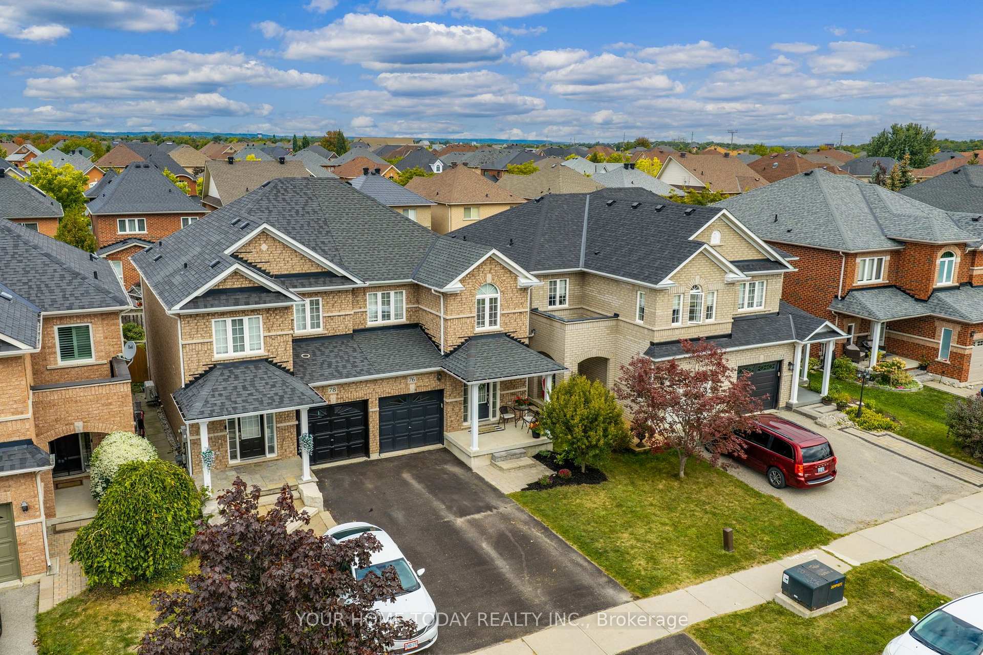 Photo 2 of 76 Snowberry Crescent, Halton Hills, Georgetown — HOMEH
