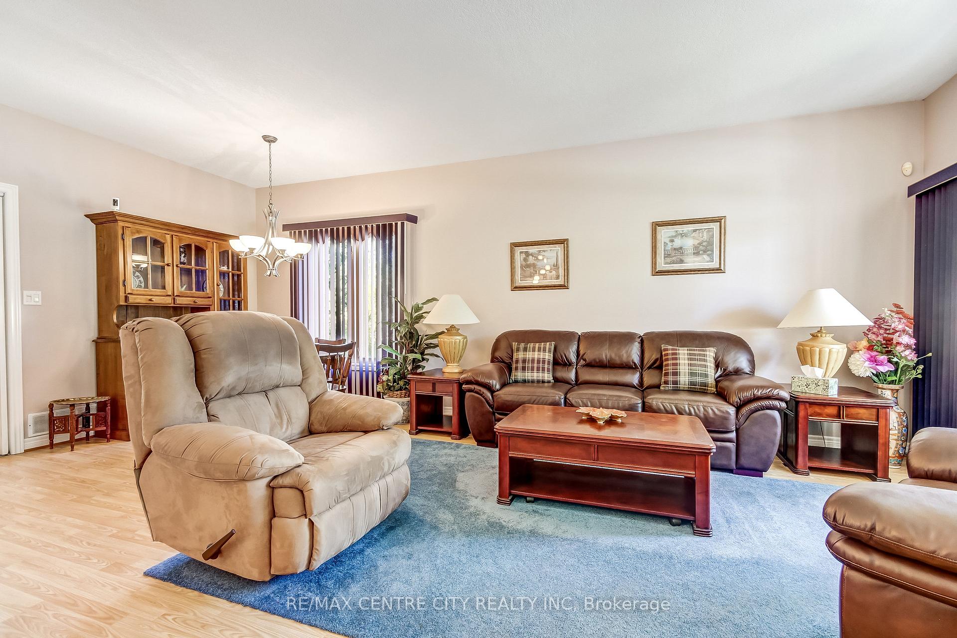 Photo 5 of 22 Harrington Crescent, St. Thomas — HOMEH