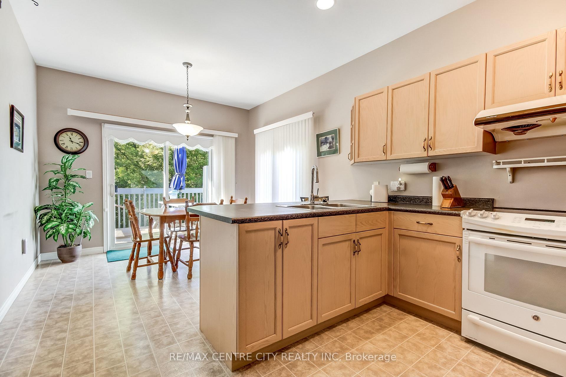 Photo 9 of 22 Harrington Crescent, St. Thomas — HOMEH