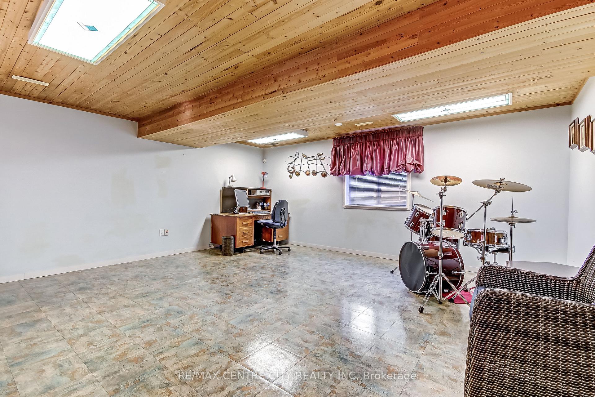 Photo 18 of 22 Harrington Crescent, St. Thomas — HOMEH