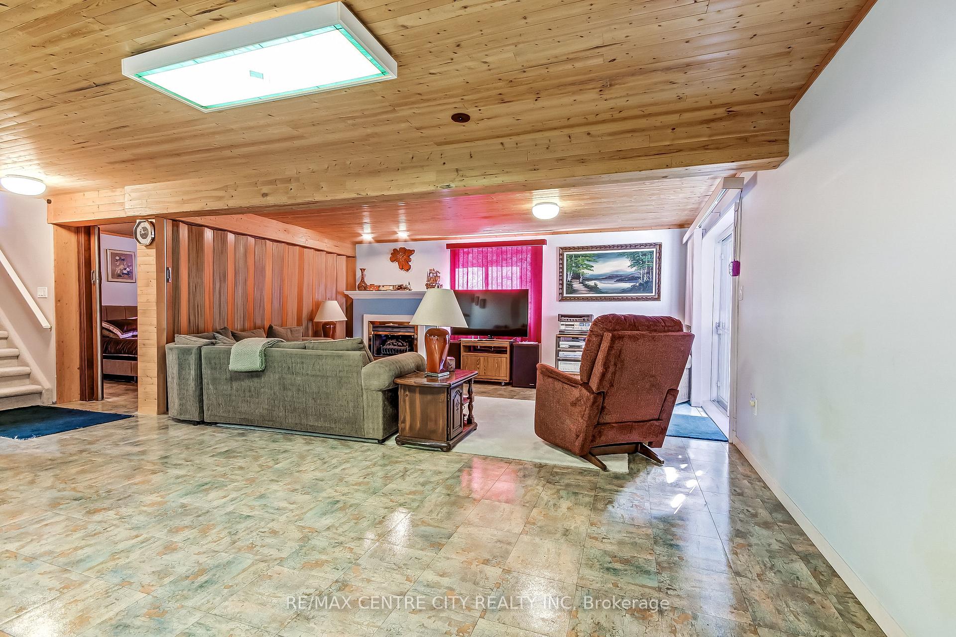 Photo 19 of 22 Harrington Crescent, St. Thomas — HOMEH