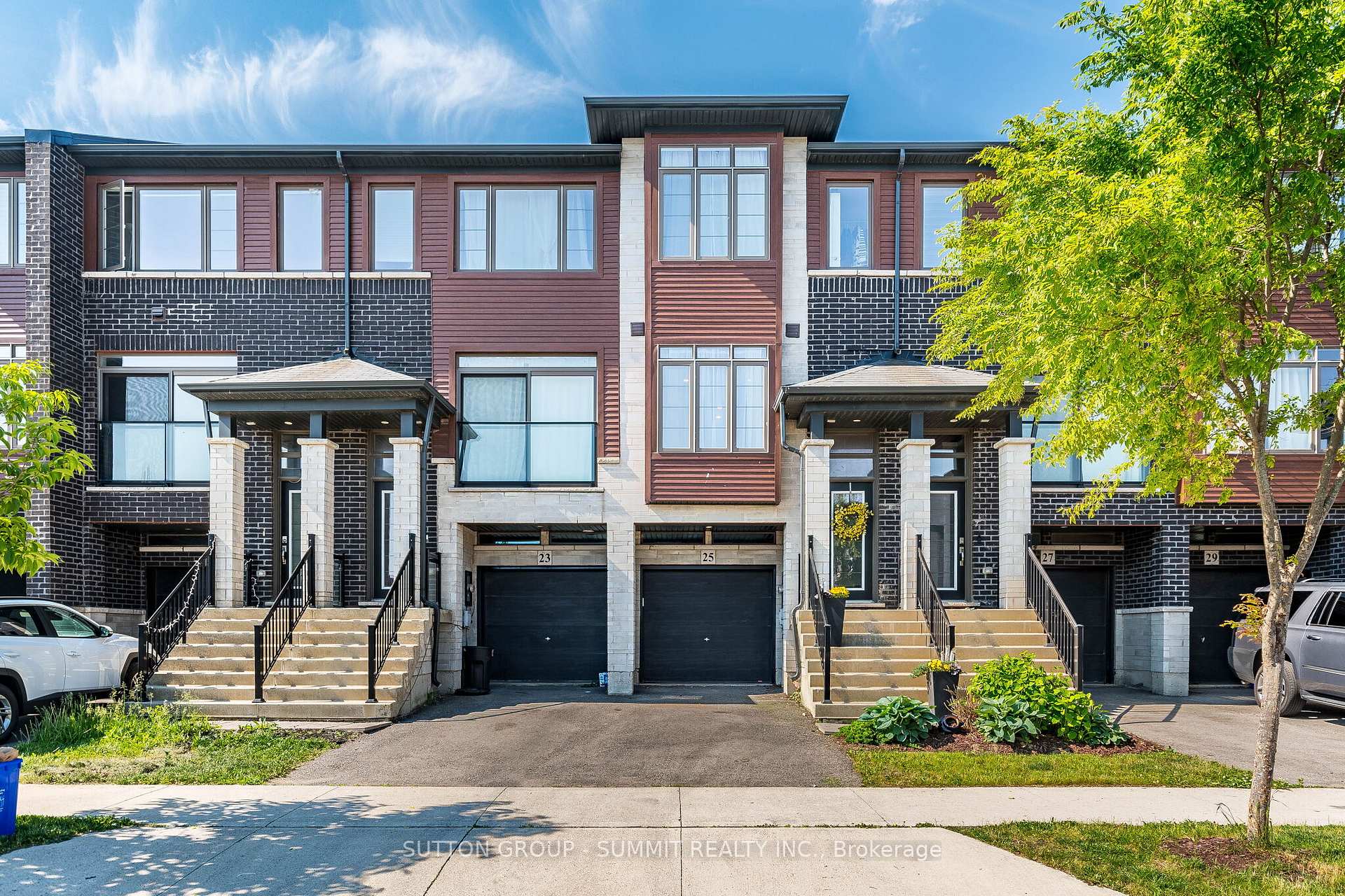 Photo 2 of 25 Soho Street, Hamilton, Stoney Creek Mountain — HOMEH