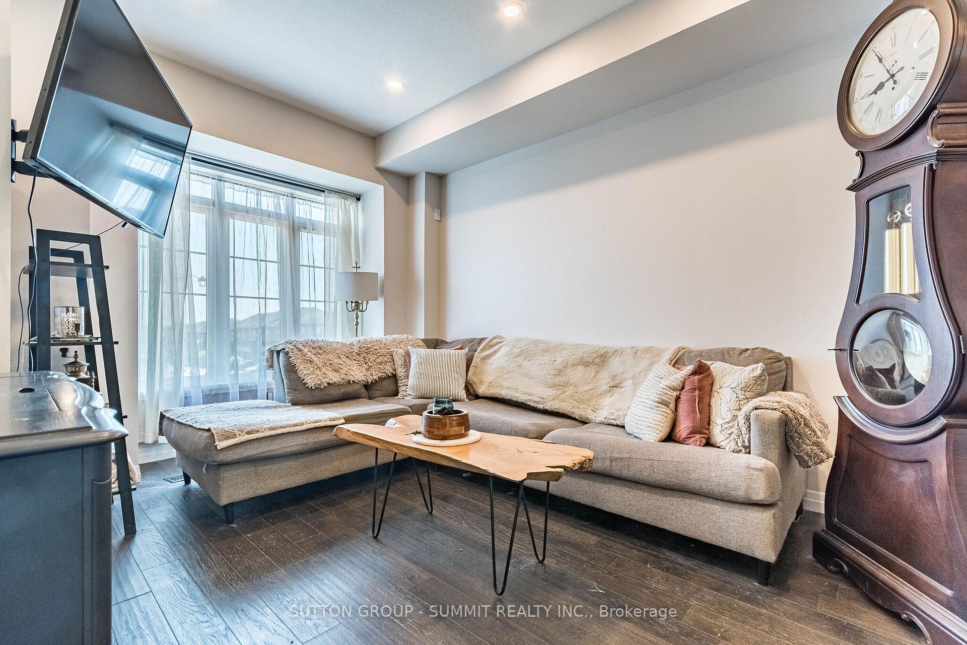 Photo 12 of 25 Soho Street, Hamilton, Stoney Creek Mountain — HOMEH