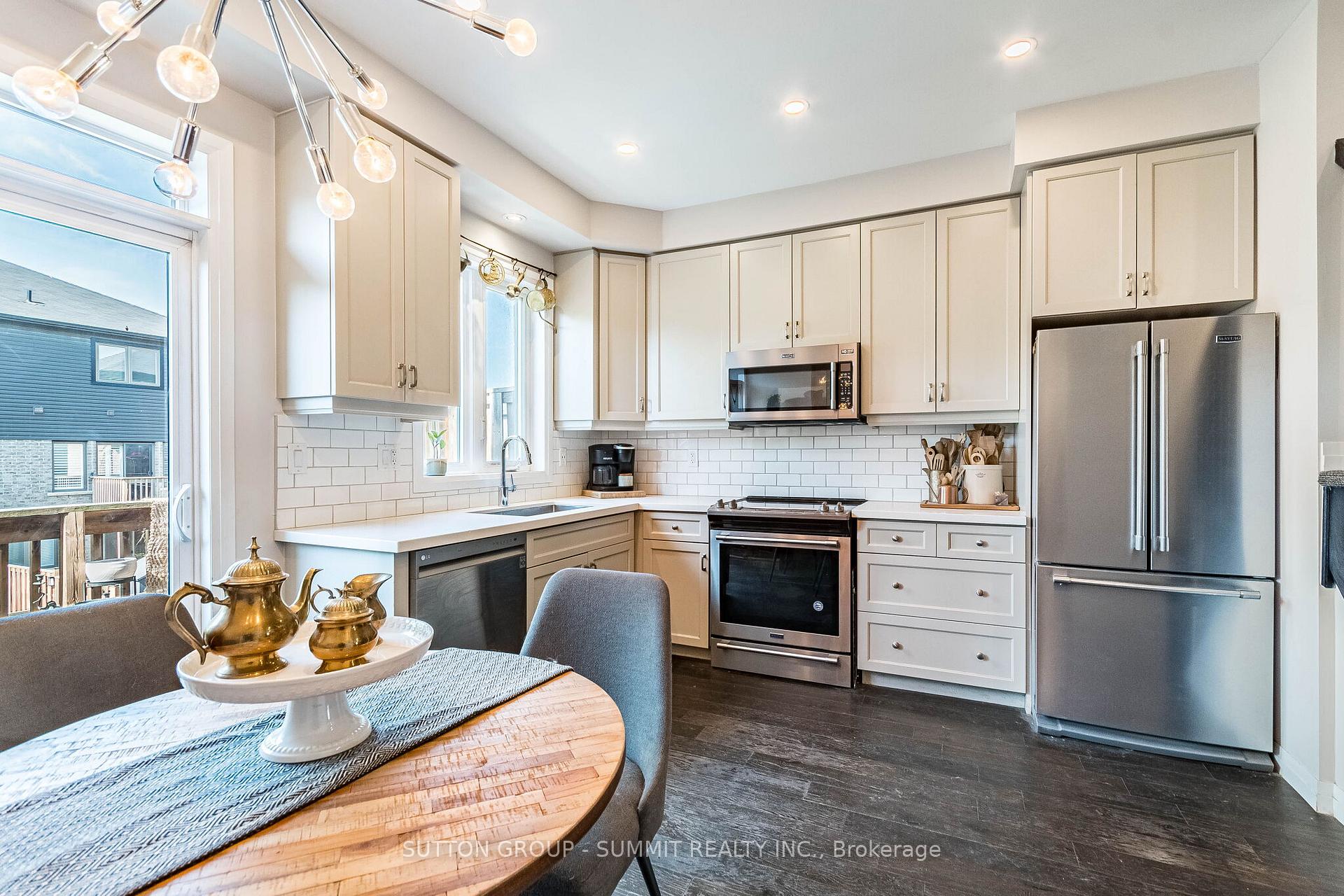 Photo 21 of 25 Soho Street, Hamilton, Stoney Creek Mountain — HOMEH