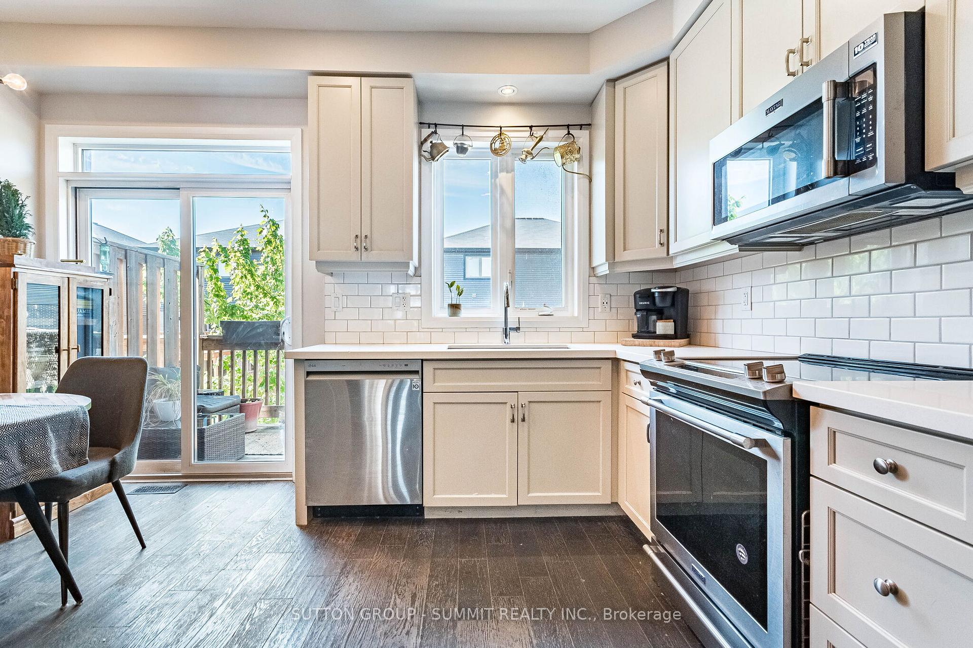 Photo 24 of 25 Soho Street, Hamilton, Stoney Creek Mountain — HOMEH