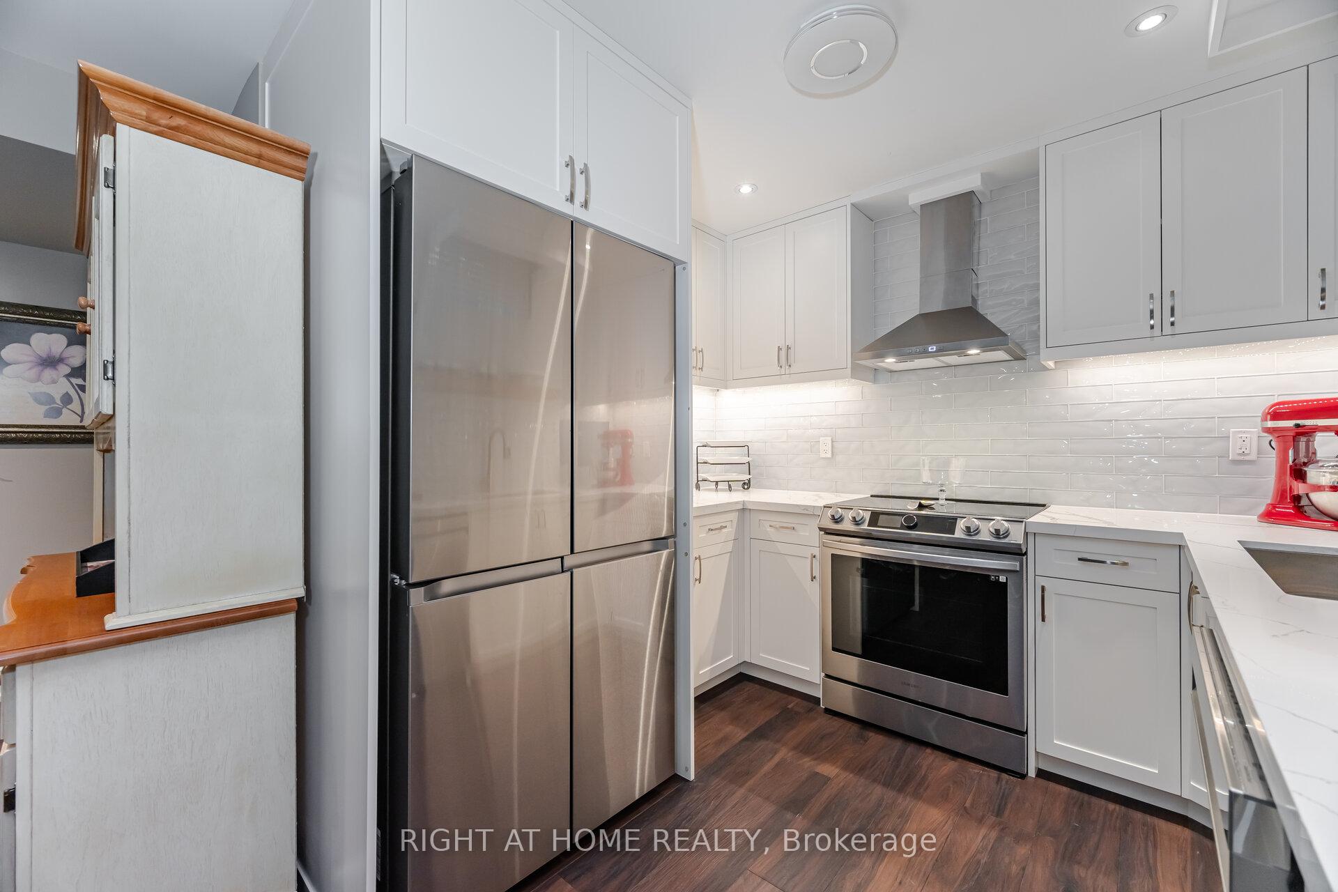 Photo 41 of 58 Johnston Avenue, North York, Lansing-Westgate — HOMEH