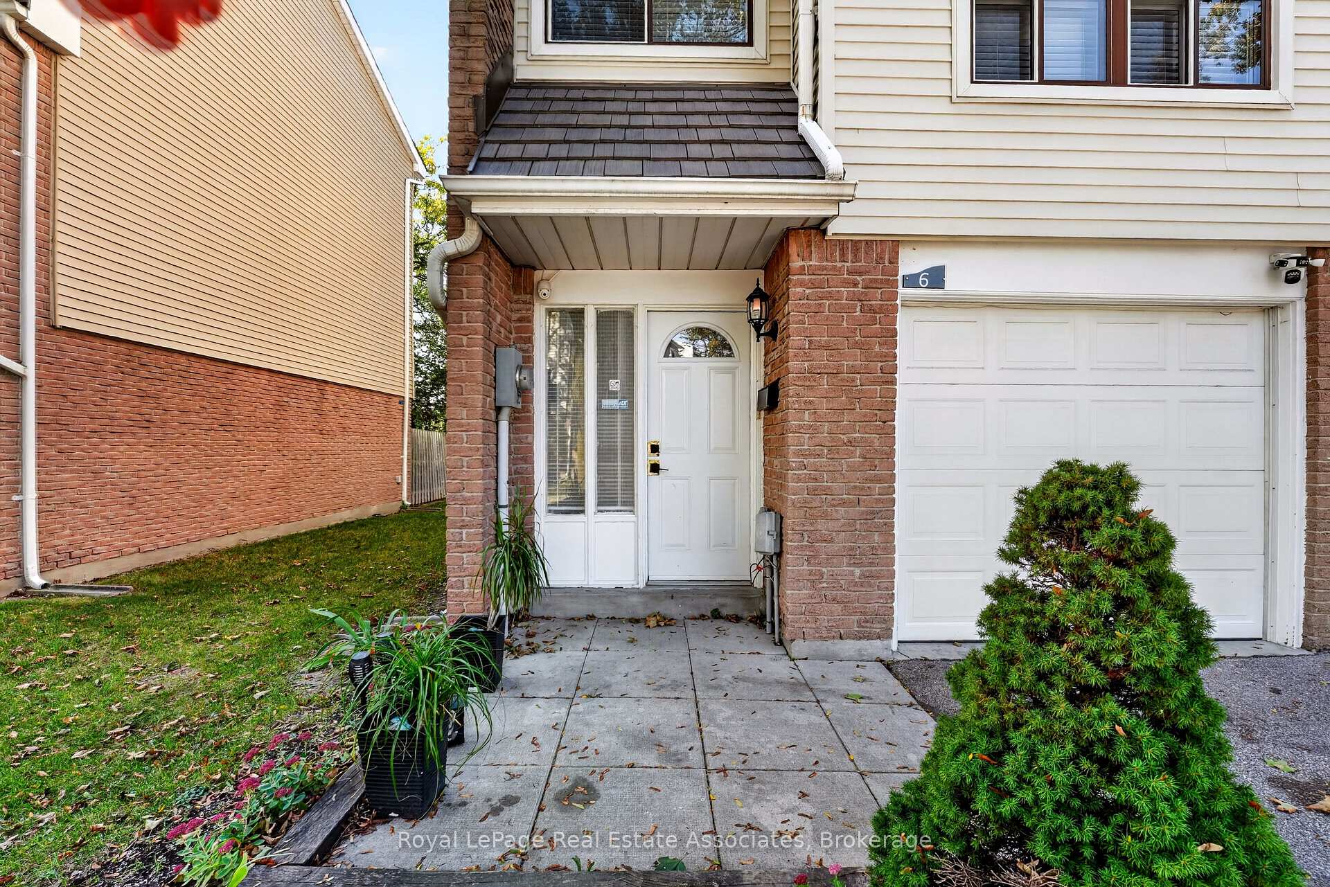 Photo 2 of 6 Ellerslie Road, Brampton, Southgate — HOMEH