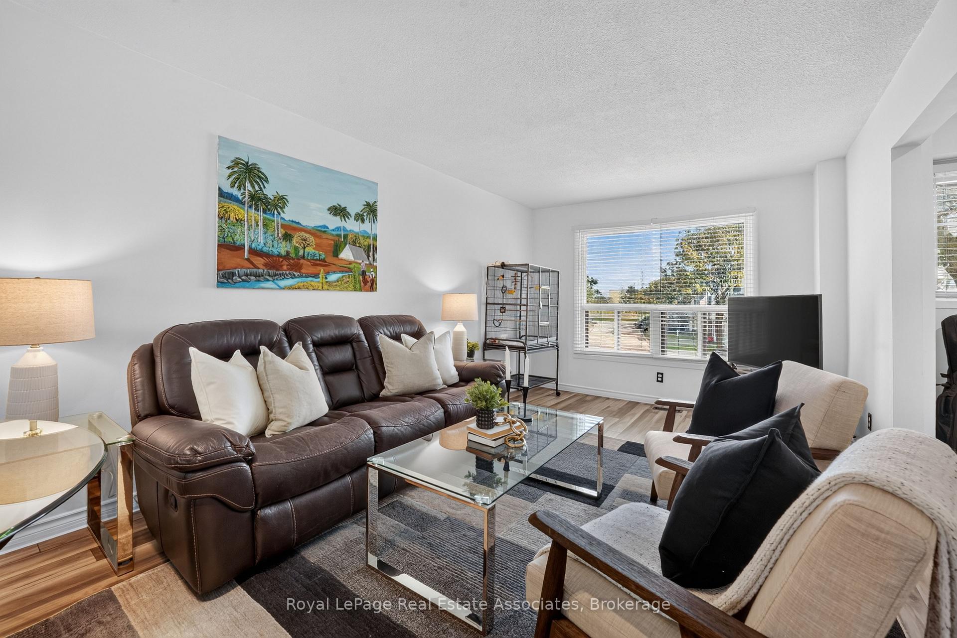 Photo 6 of 6 Ellerslie Road, Brampton, Southgate — HOMEH