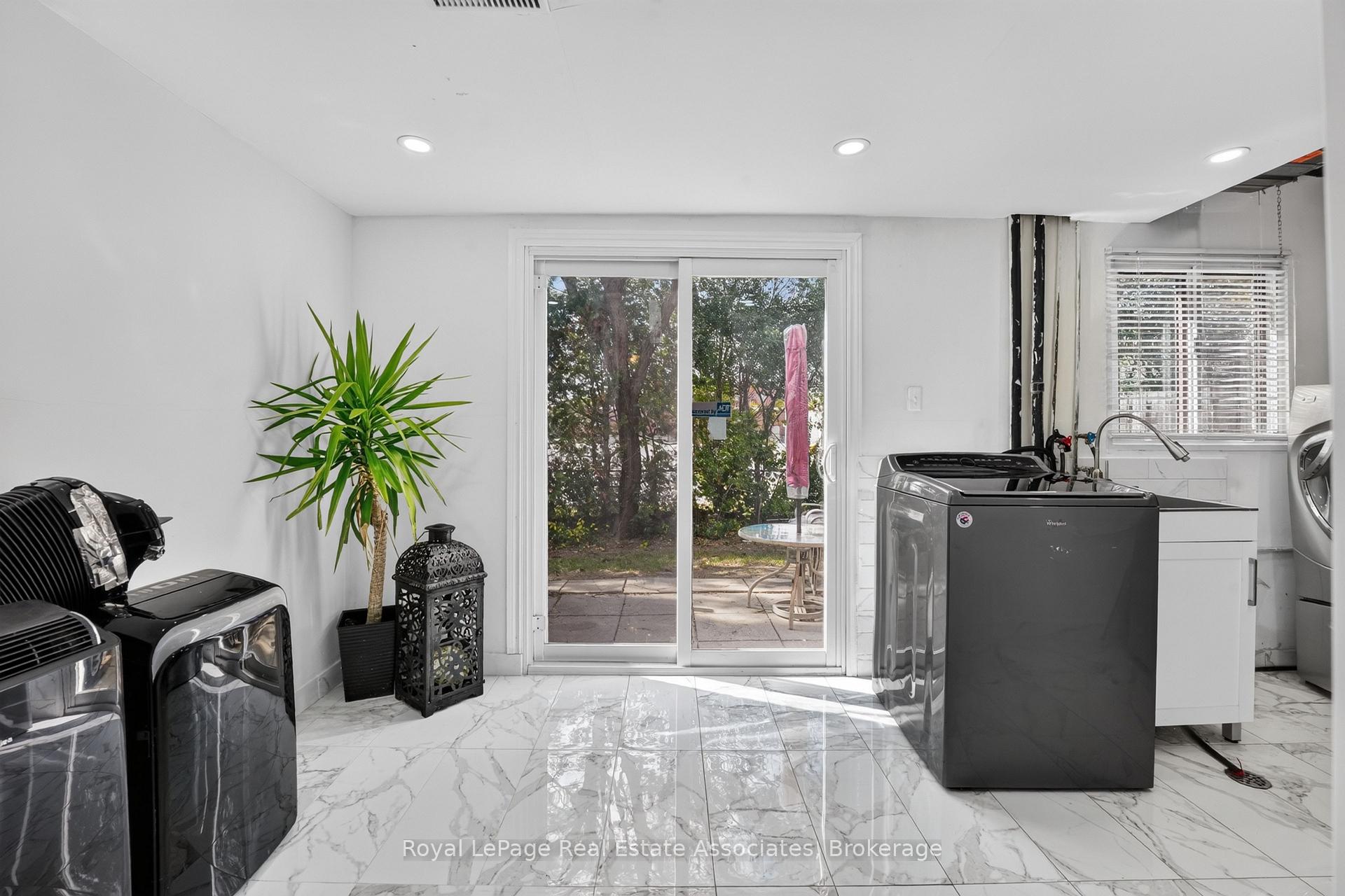 Photo 32 of 6 Ellerslie Road, Brampton, Southgate — HOMEH