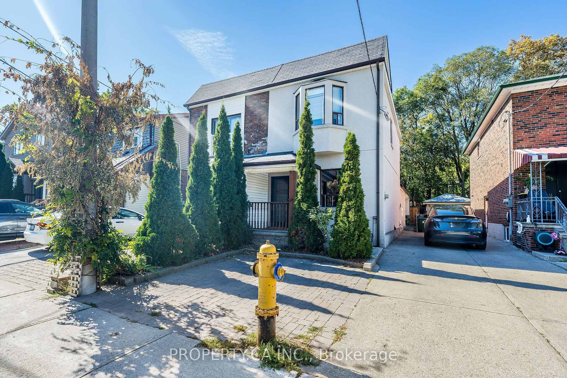 Photo 3 of 32 Frankdale Avenue, Toronto, Danforth Village-East York — HOMEH