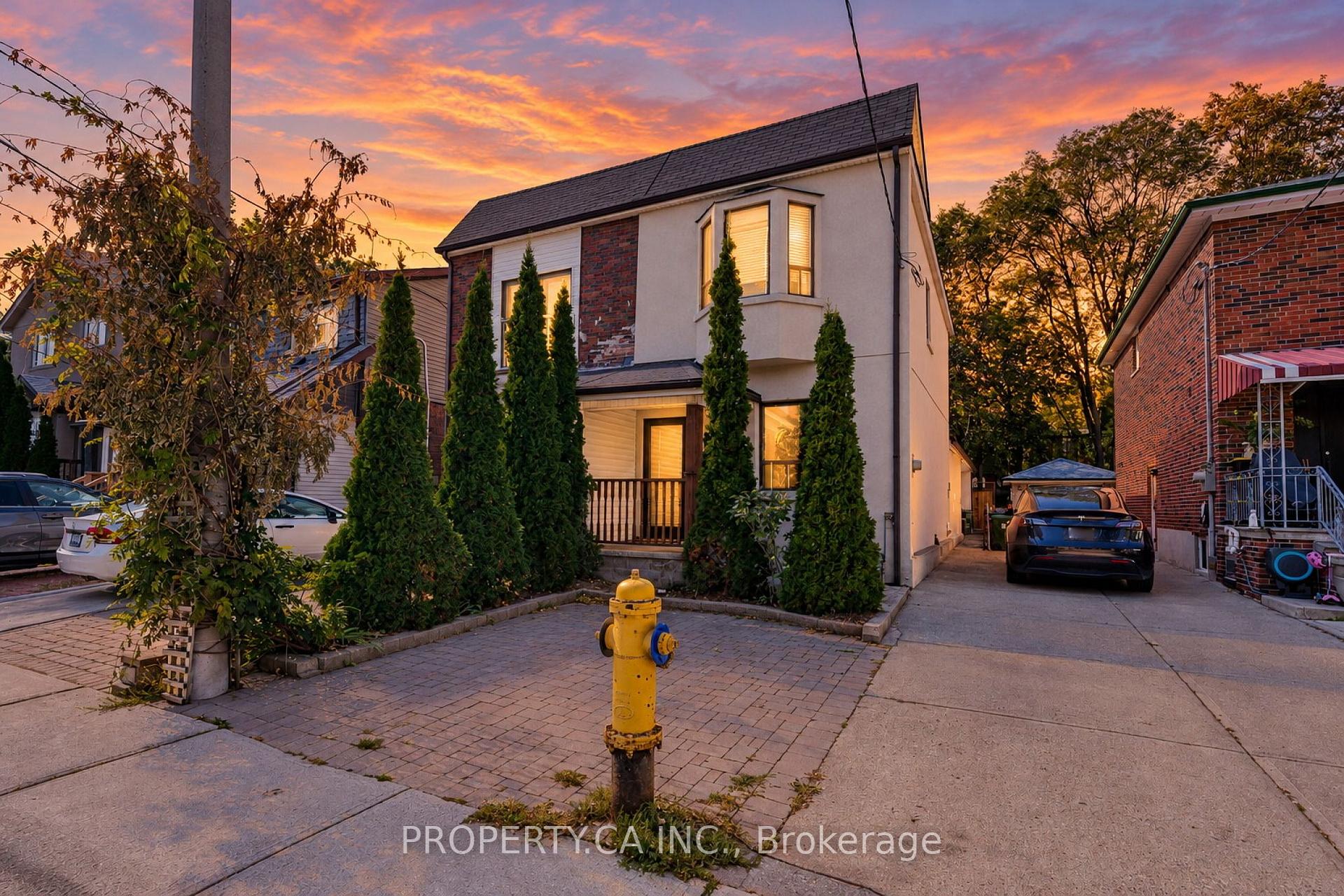 Photo 4 of 32 Frankdale Avenue, Toronto, Danforth Village-East York — HOMEH
