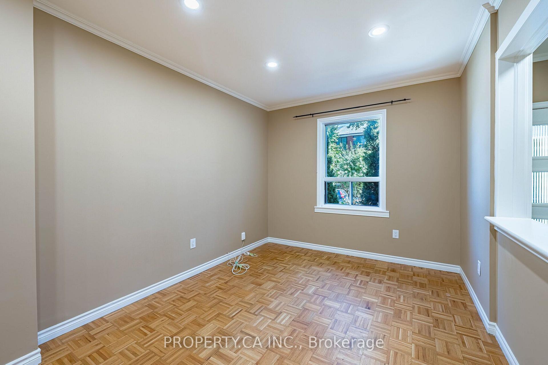 Photo 10 of 32 Frankdale Avenue, Toronto, Danforth Village-East York — HOMEH