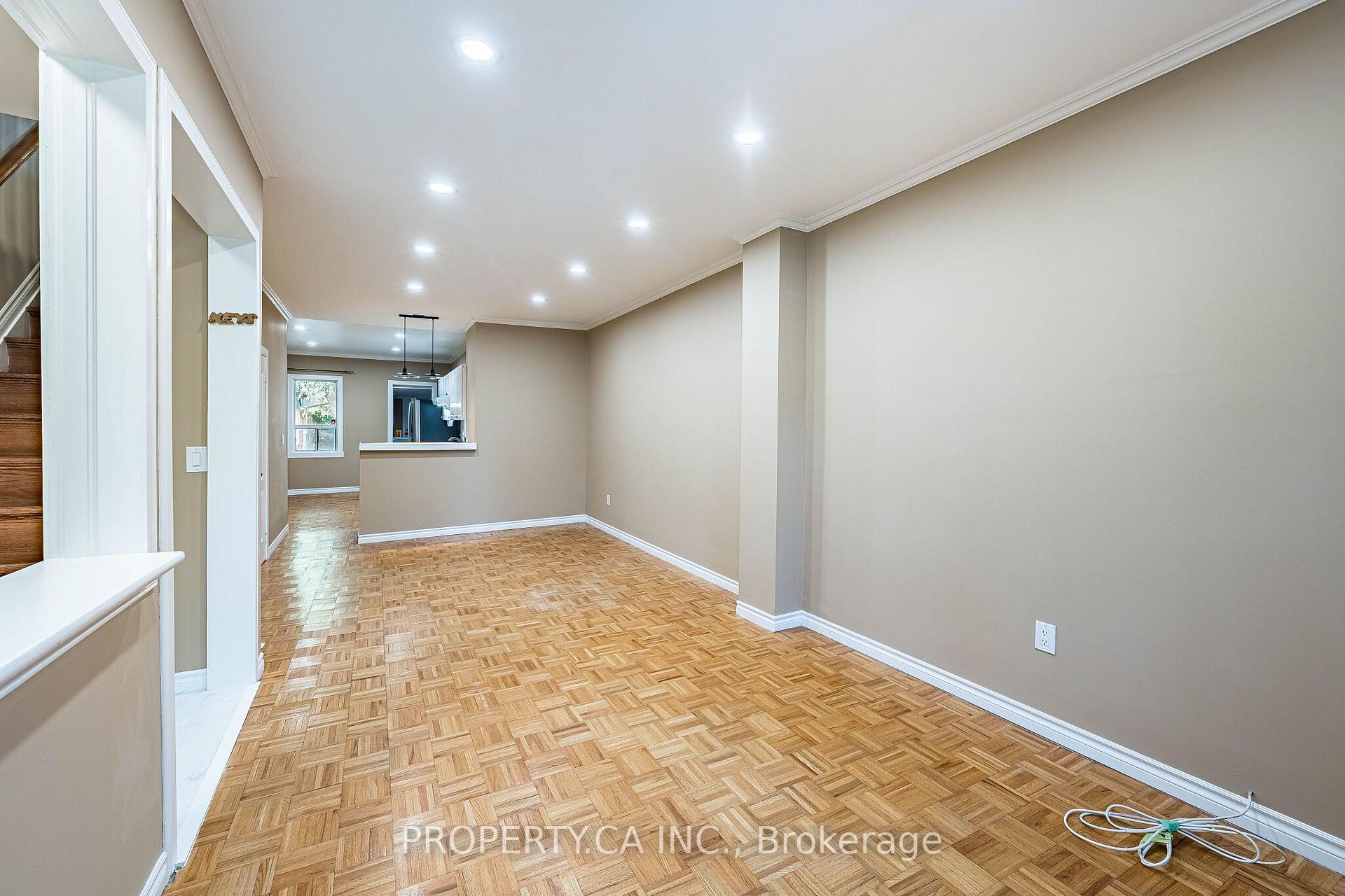 Photo 13 of 32 Frankdale Avenue, Toronto, Danforth Village-East York — HOMEH