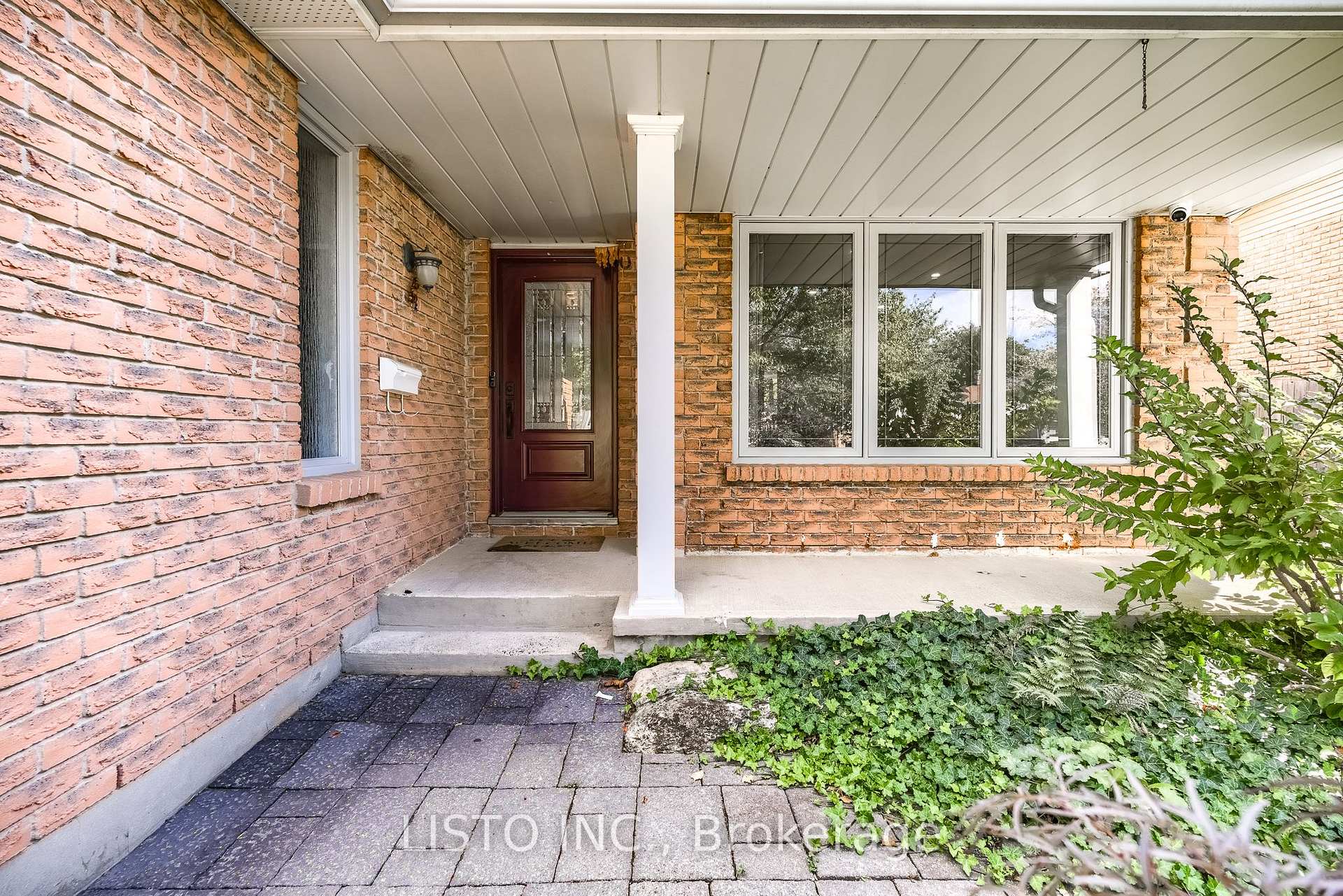 Photo 6 of 681 Whistler Drive, Oshawa, Northglen — HOMEH