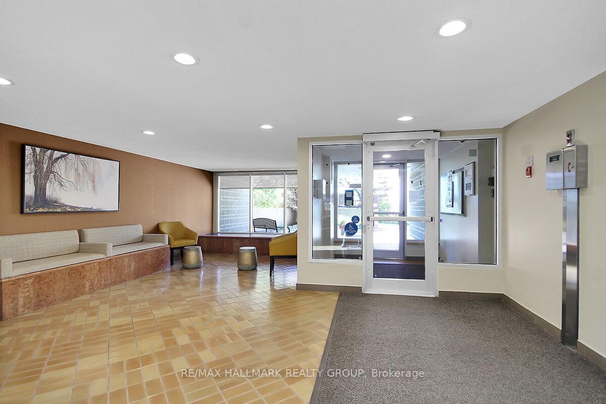 Photo 2 of Unit 704, 555 Brittany Drive, Ottawa, Viscount Alexander Park — HOMEH
