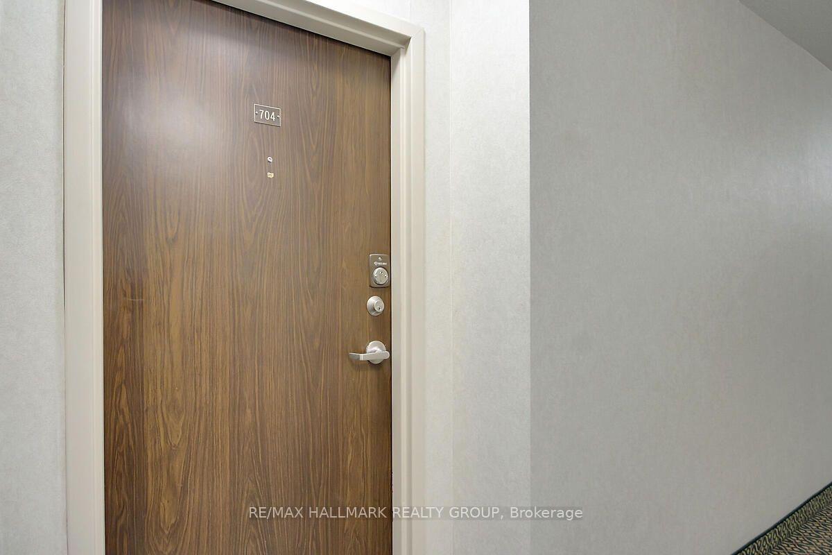 Photo 4 of Unit 704, 555 Brittany Drive, Ottawa, Viscount Alexander Park — HOMEH