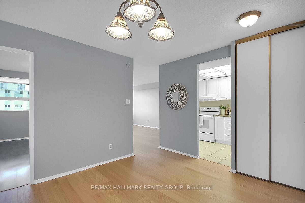 Photo 6 of Unit 704, 555 Brittany Drive, Ottawa, Viscount Alexander Park — HOMEH