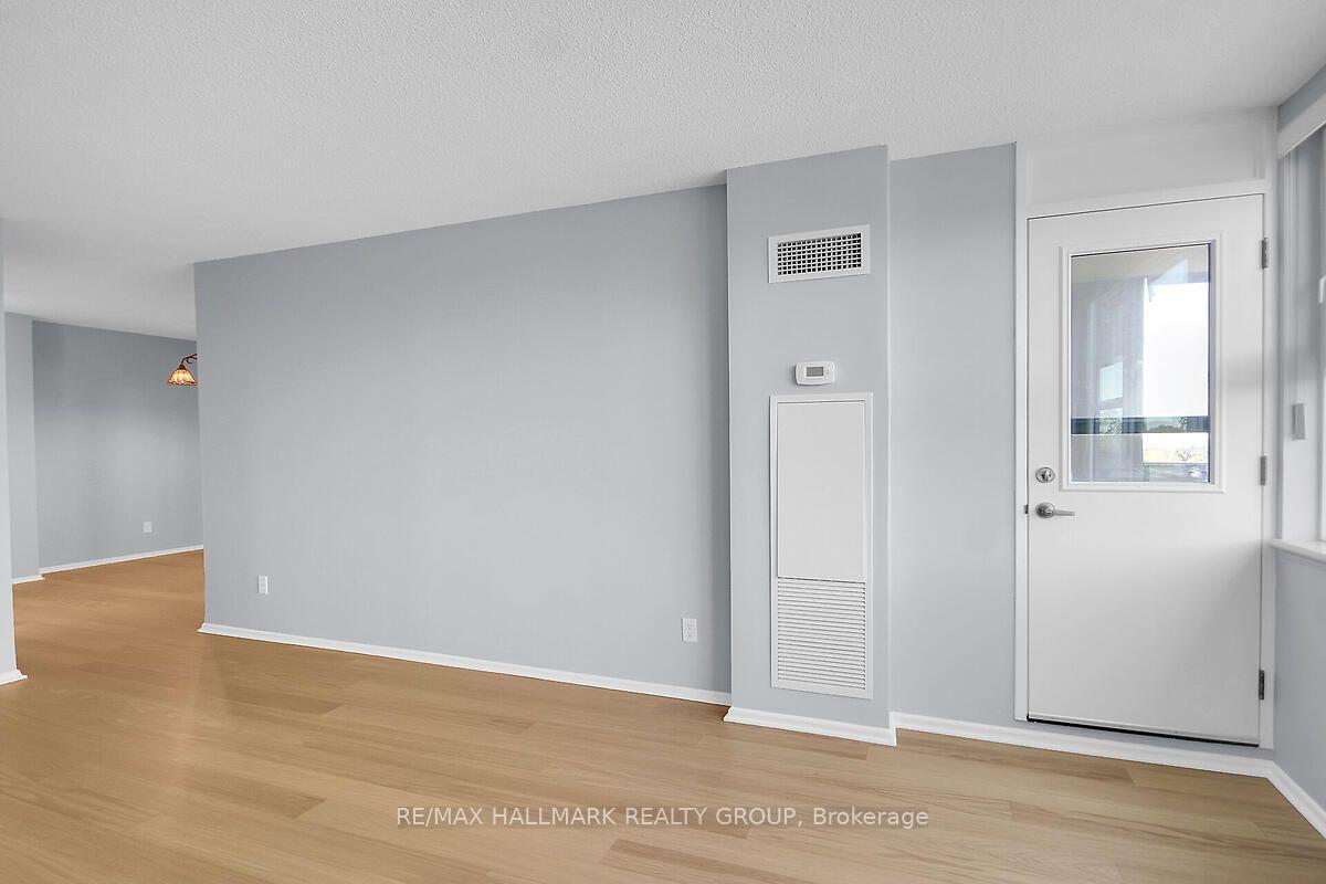 Photo 8 of Unit 704, 555 Brittany Drive, Ottawa, Viscount Alexander Park — HOMEH