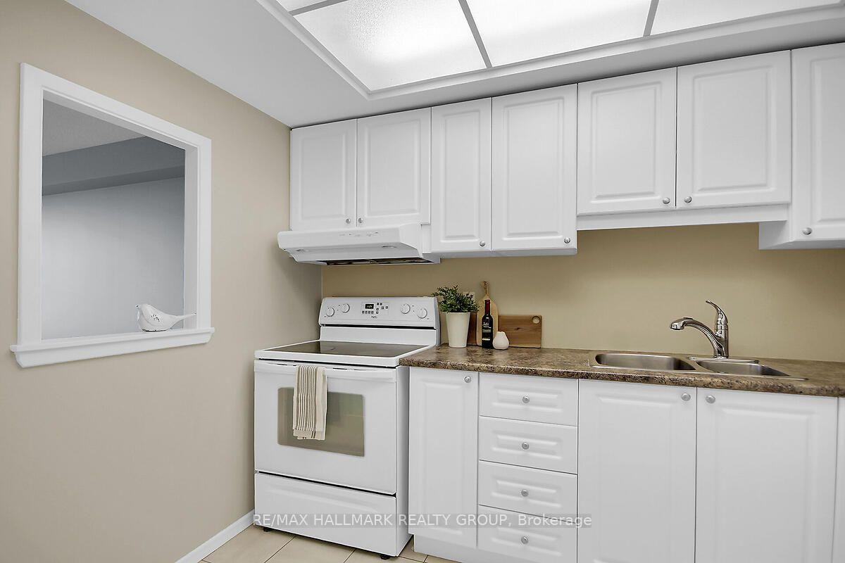 Photo 12 of Unit 704, 555 Brittany Drive, Ottawa, Viscount Alexander Park — HOMEH