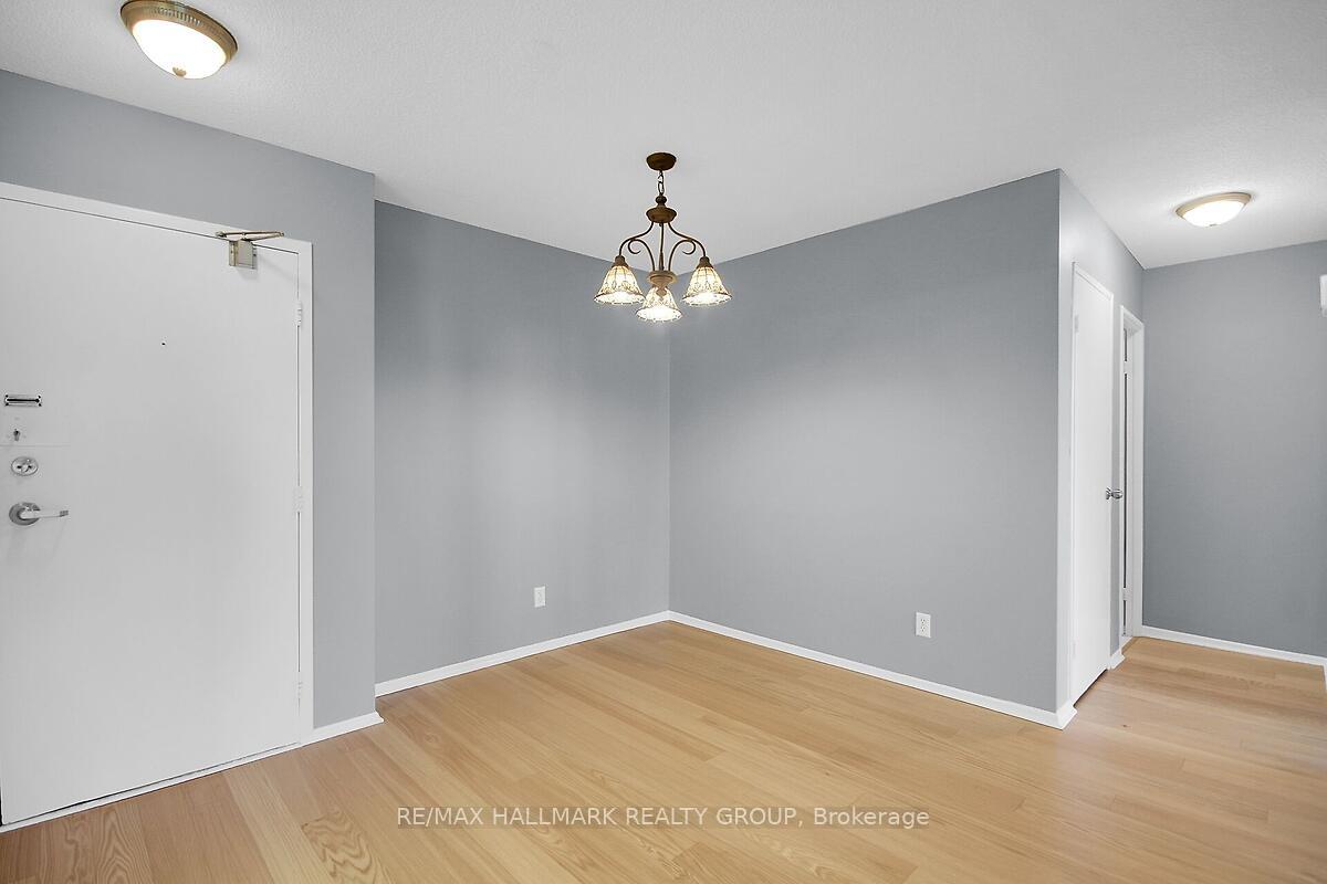 Photo 14 of Unit 704, 555 Brittany Drive, Ottawa, Viscount Alexander Park — HOMEH