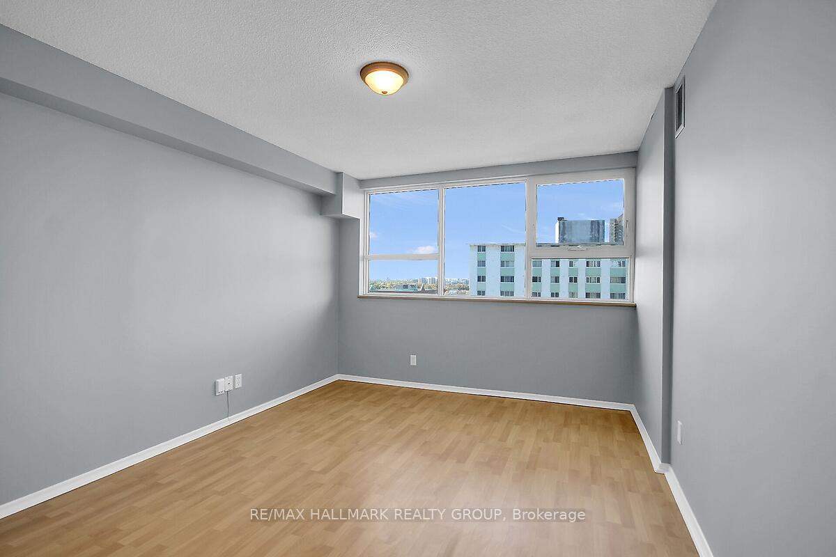Photo 15 of Unit 704, 555 Brittany Drive, Ottawa, Viscount Alexander Park — HOMEH