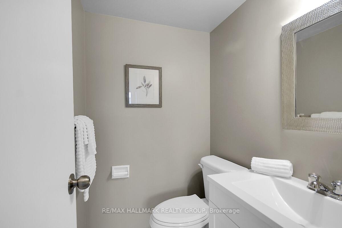 Photo 18 of Unit 704, 555 Brittany Drive, Ottawa, Viscount Alexander Park — HOMEH