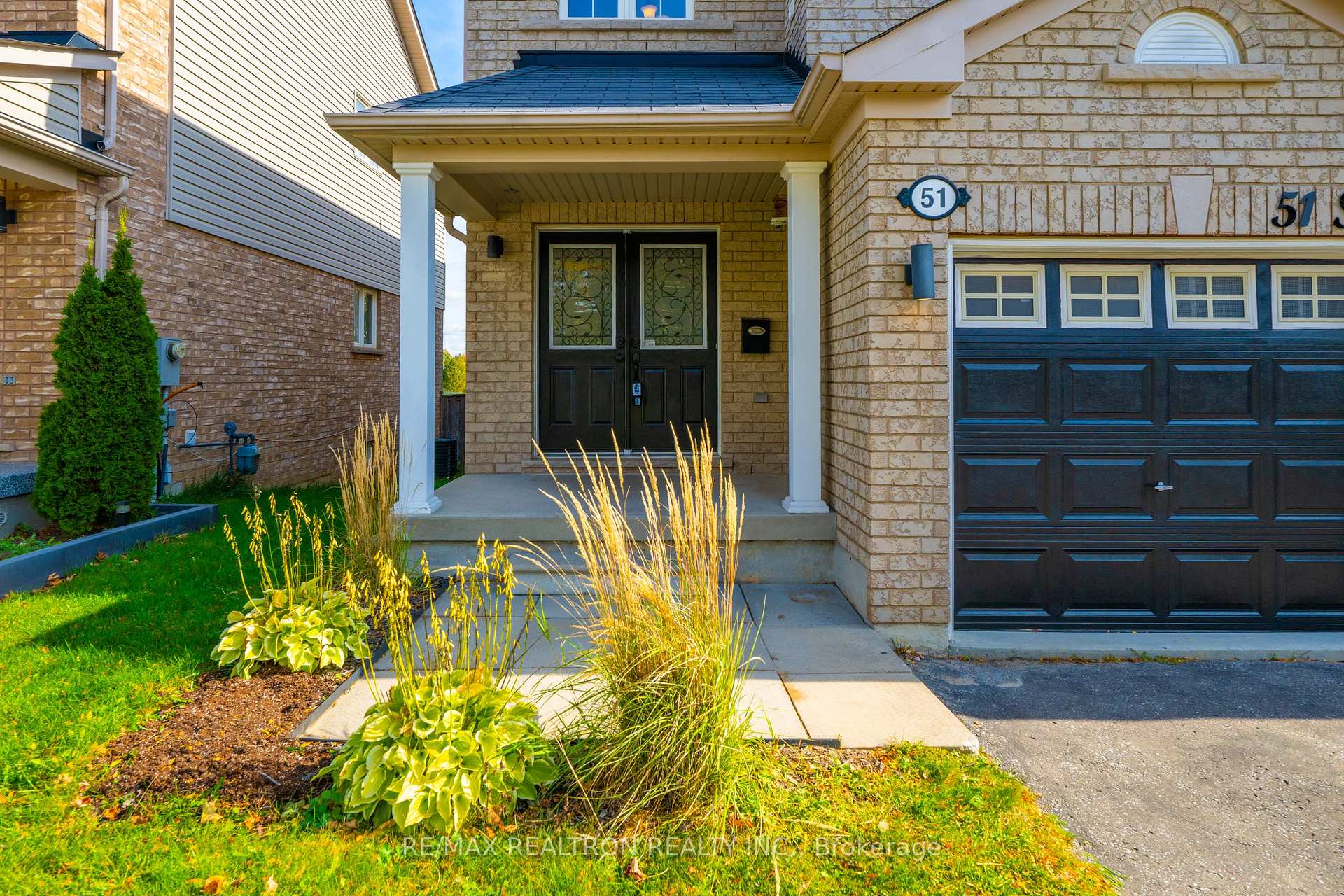 Photo 5 of 51 Swindells Street, Clarington, Bowmanville — HOMEH