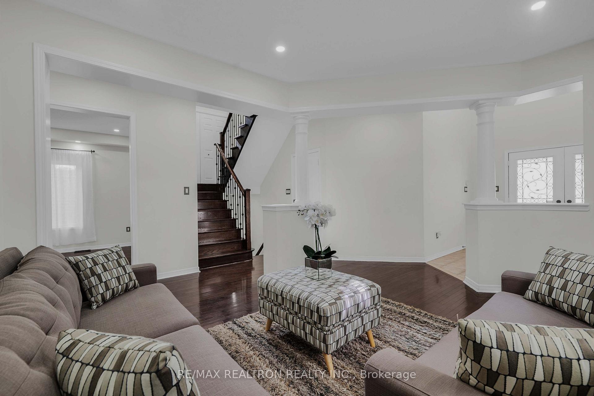 Photo 10 of 51 Swindells Street, Clarington, Bowmanville — HOMEH