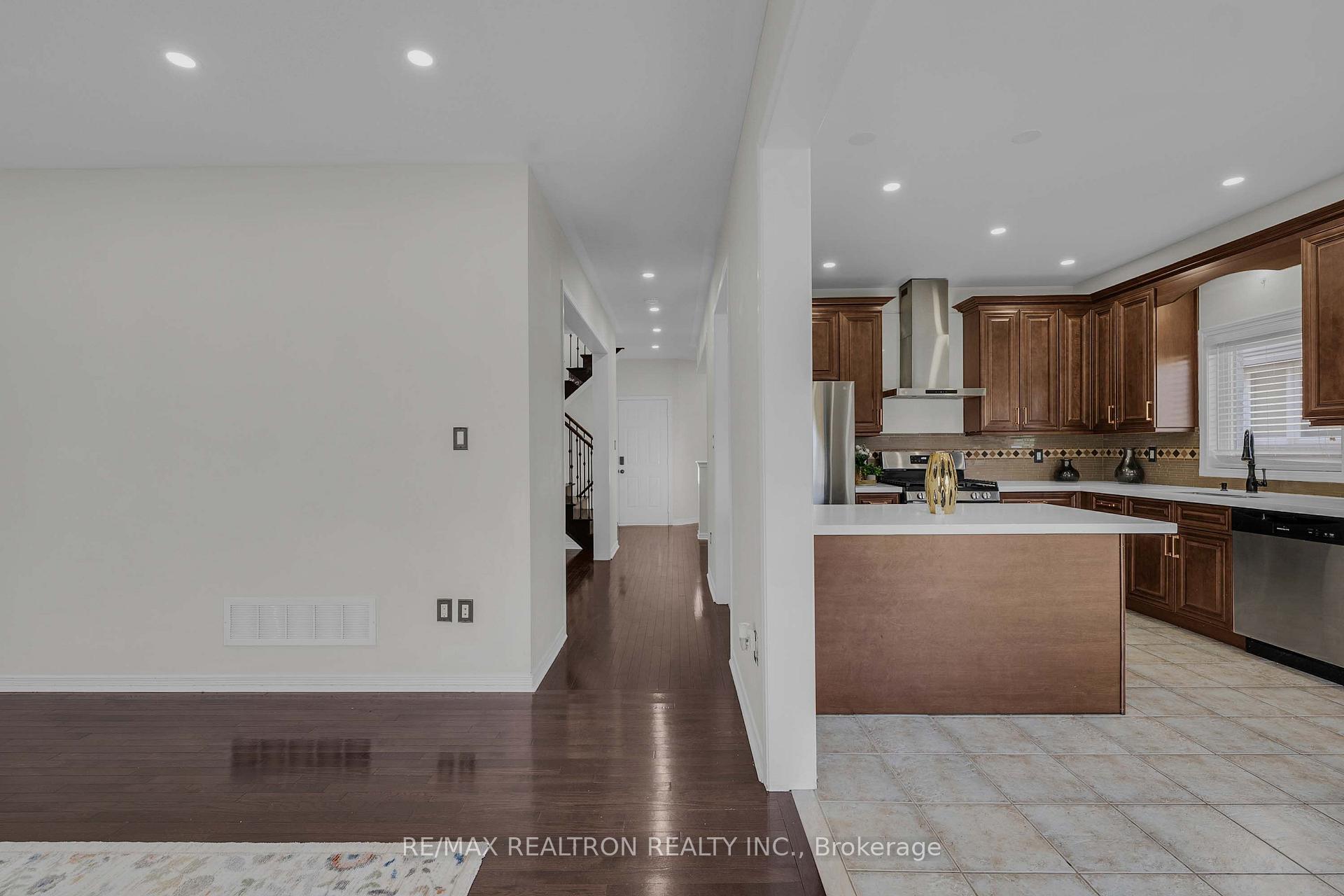 Photo 15 of 51 Swindells Street, Clarington, Bowmanville — HOMEH