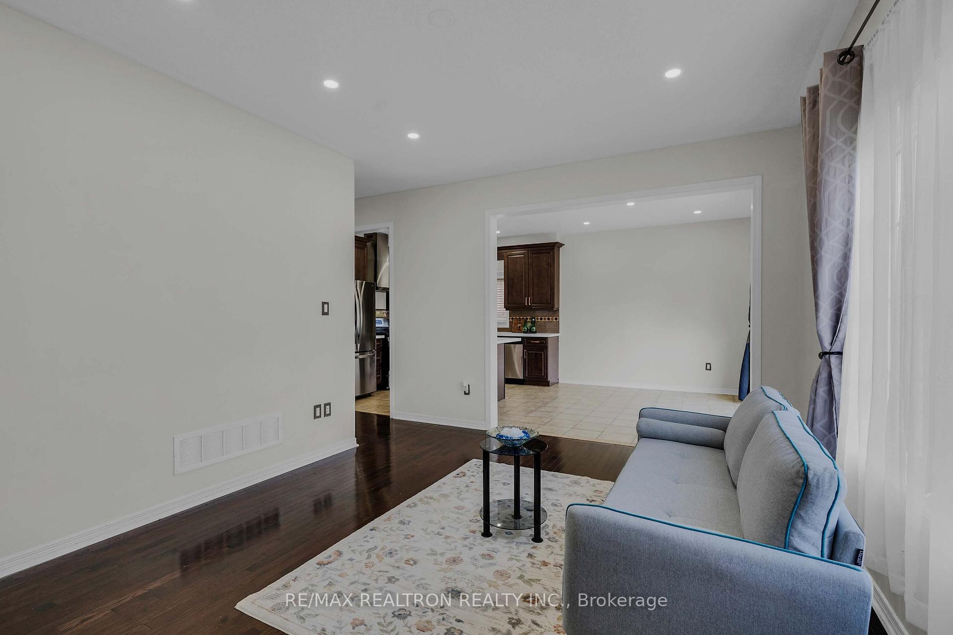 Photo 17 of 51 Swindells Street, Clarington, Bowmanville — HOMEH