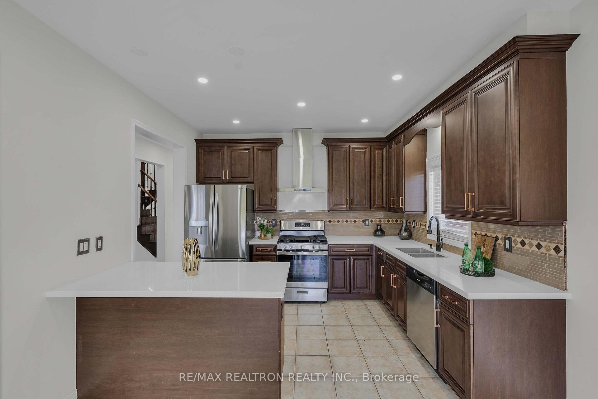 Photo 20 of 51 Swindells Street, Clarington, Bowmanville — HOMEH