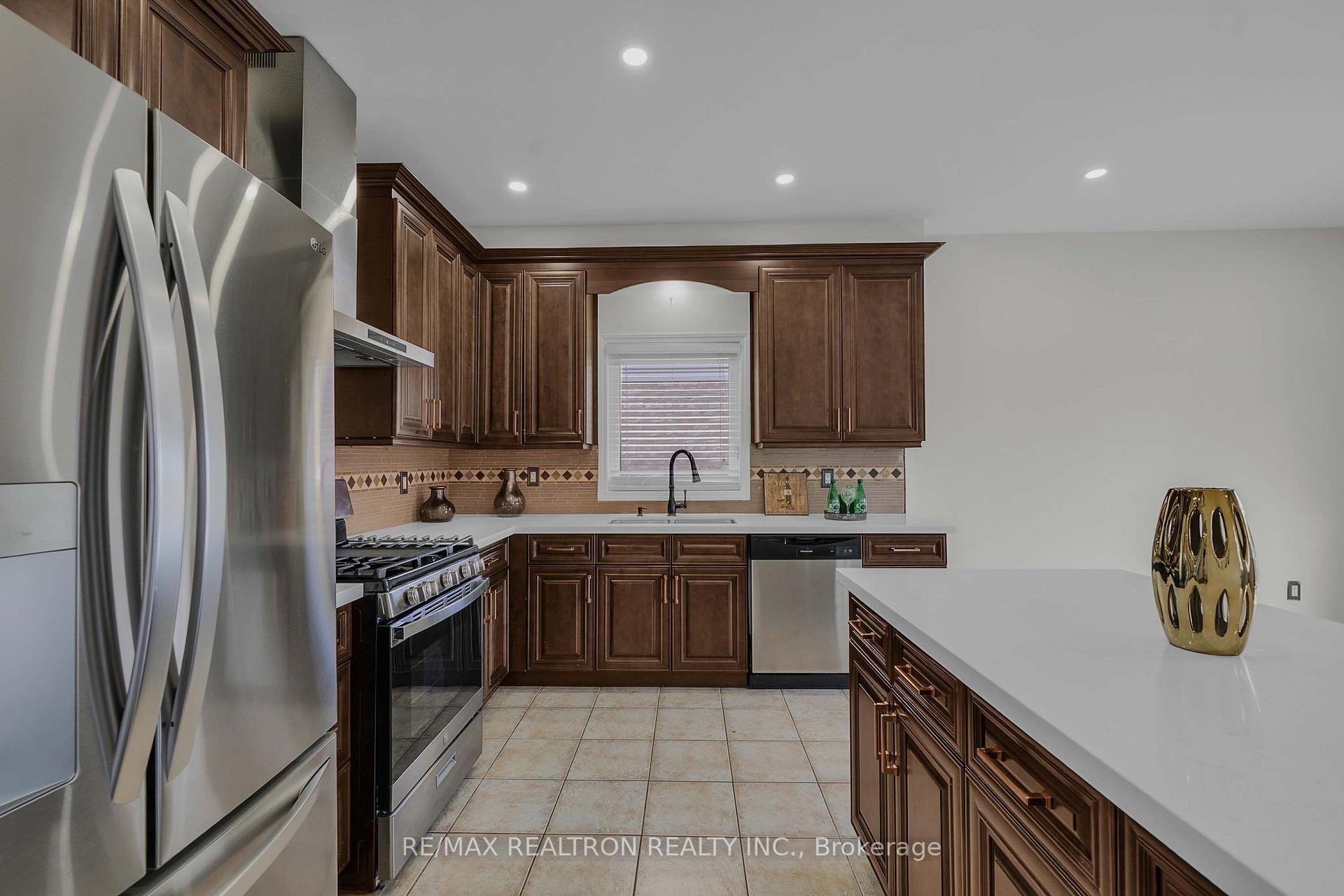 Photo 21 of 51 Swindells Street, Clarington, Bowmanville — HOMEH