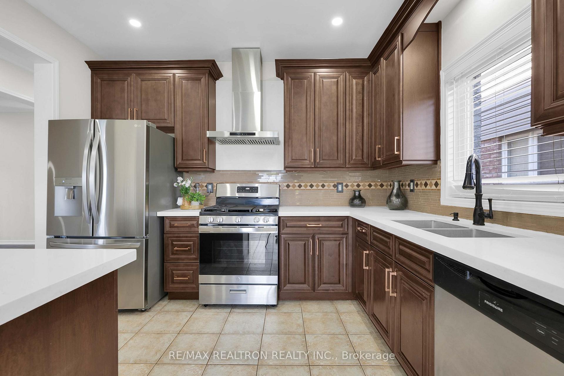 Photo 22 of 51 Swindells Street, Clarington, Bowmanville — HOMEH
