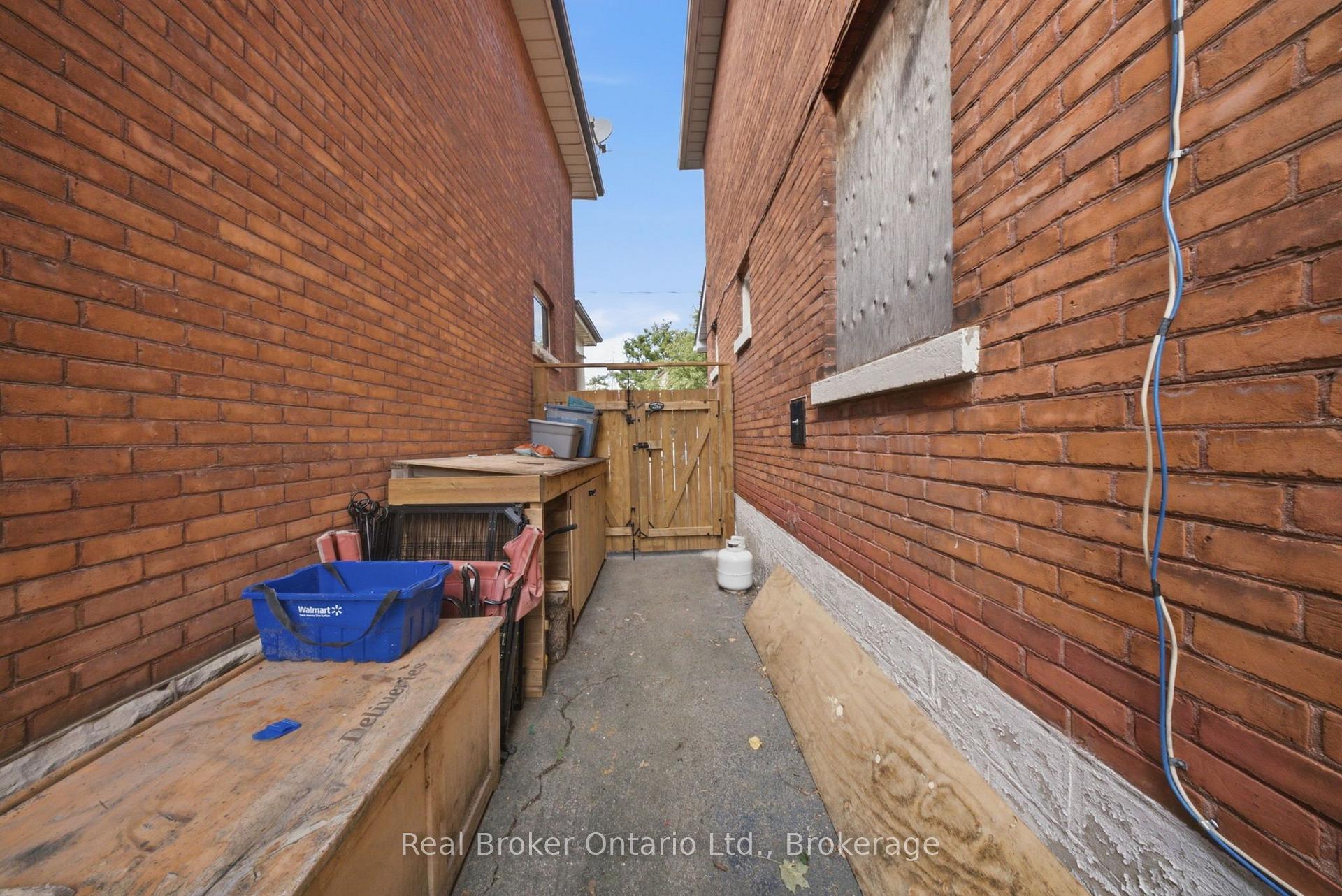 Photo 25 of 69 Arthur Street, Brantford, Victoria/Arthur — HOMEH
