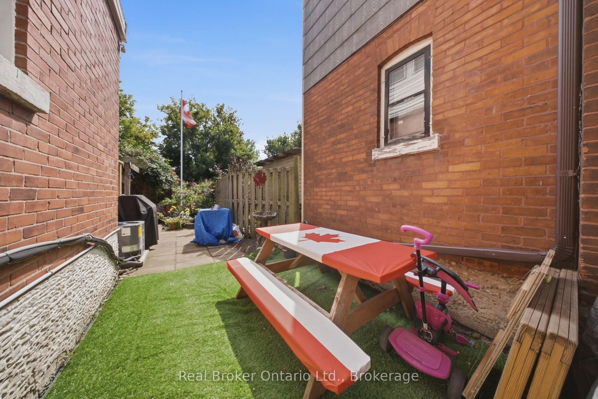 Photo 26 of 69 Arthur Street, Brantford, Victoria/Arthur — HOMEH