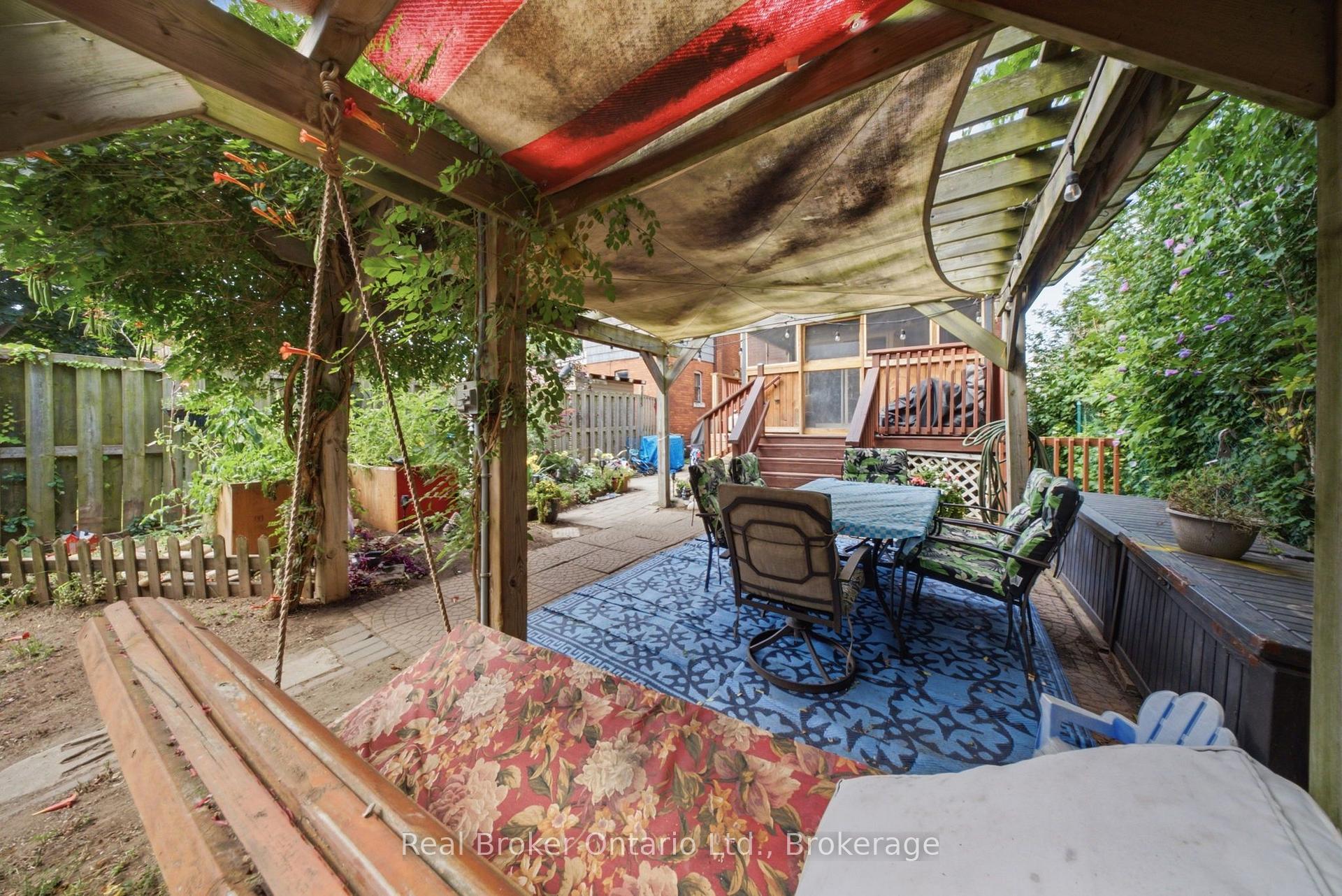 Photo 34 of 69 Arthur Street, Brantford, Victoria/Arthur — HOMEH