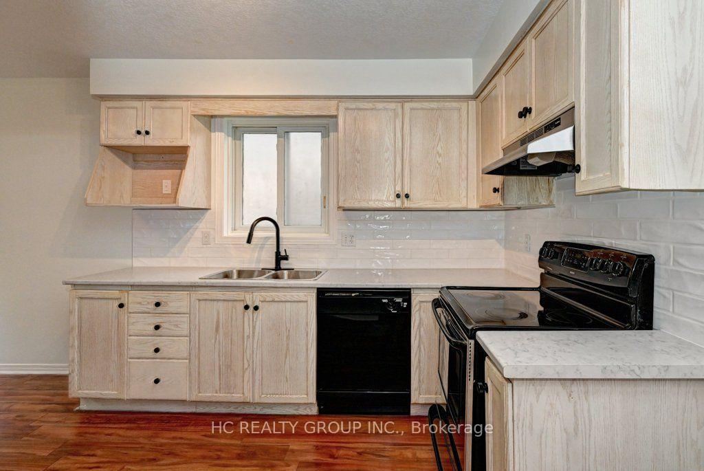 Photo 15 of 271 Resurrection Drive, Kitchener, Highland West — HOMEH
