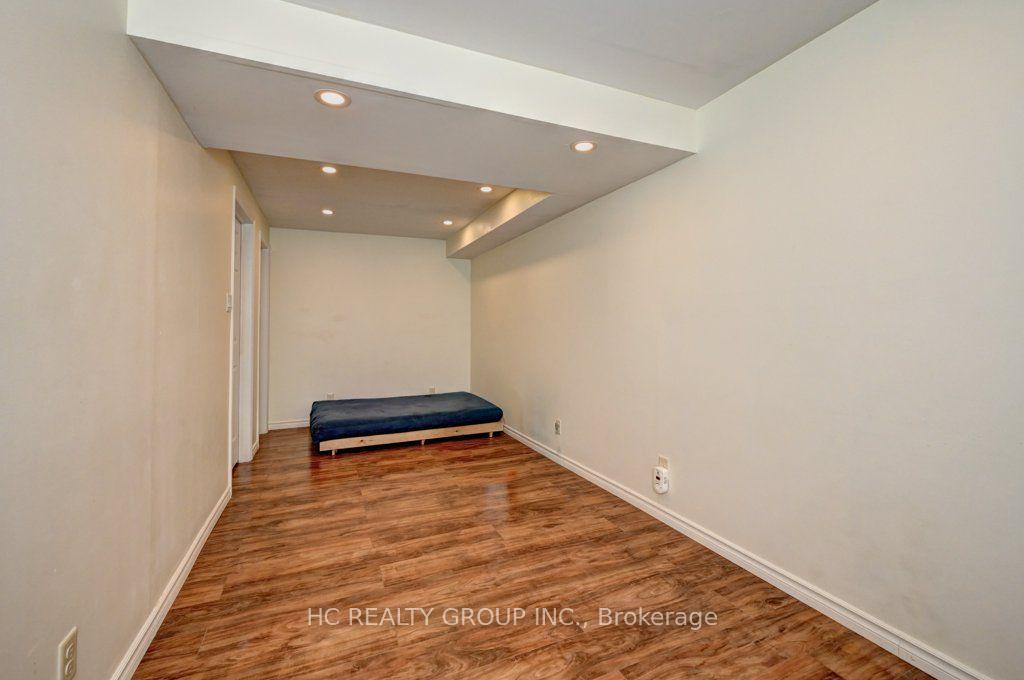 Photo 35 of 271 Resurrection Drive, Kitchener, Highland West — HOMEH